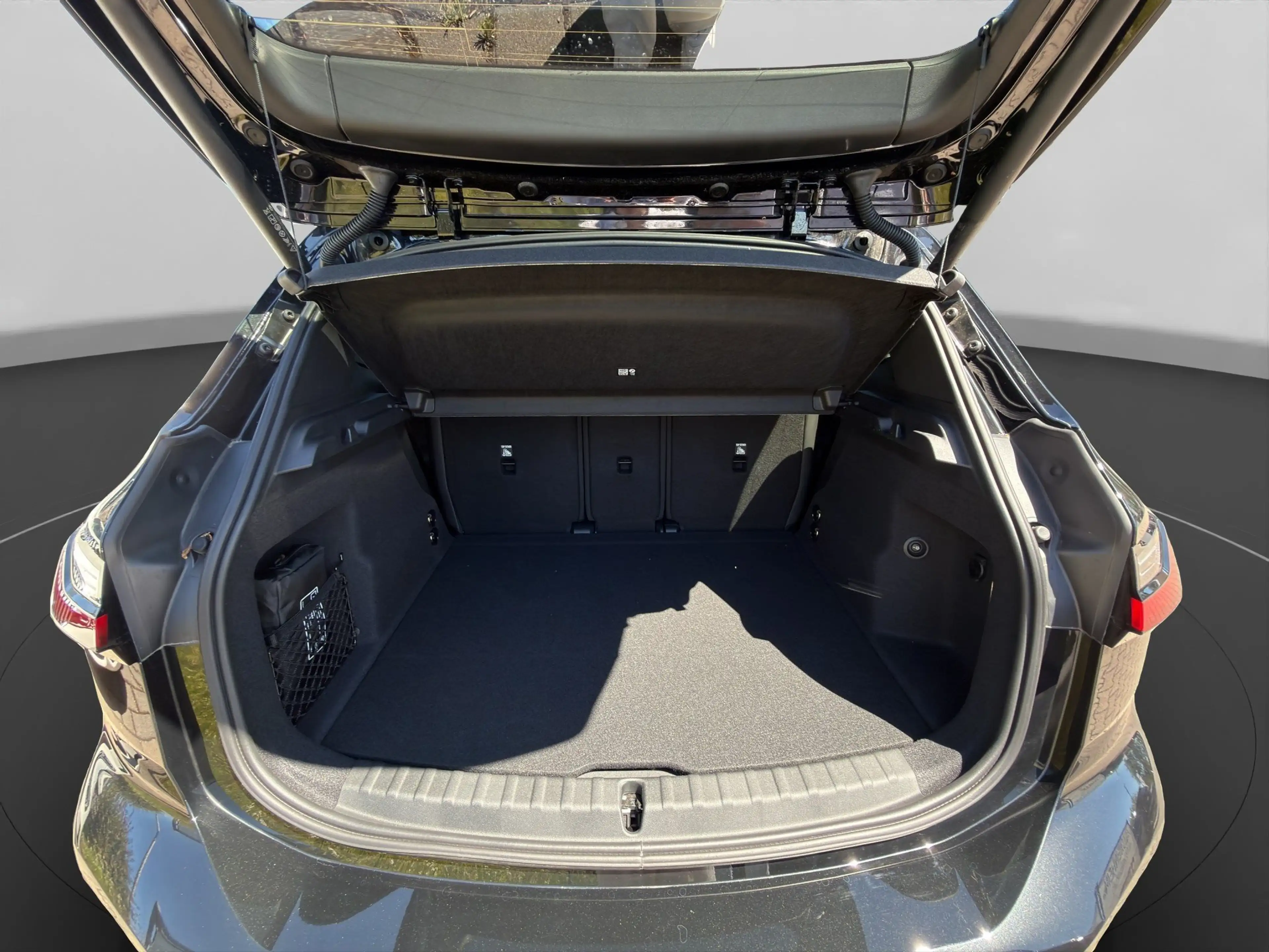 BMW 223 i xDrive Active Tourer — photo 15