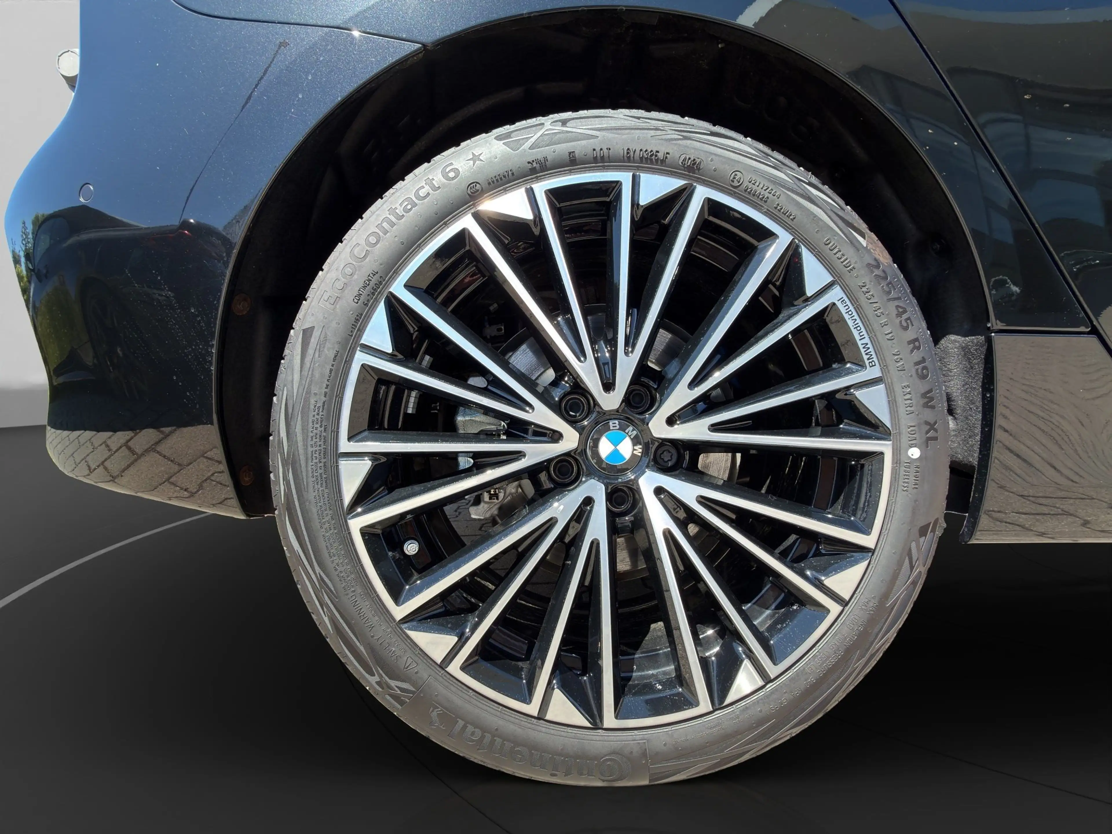 BMW 223 i xDrive Active Tourer — photo 11