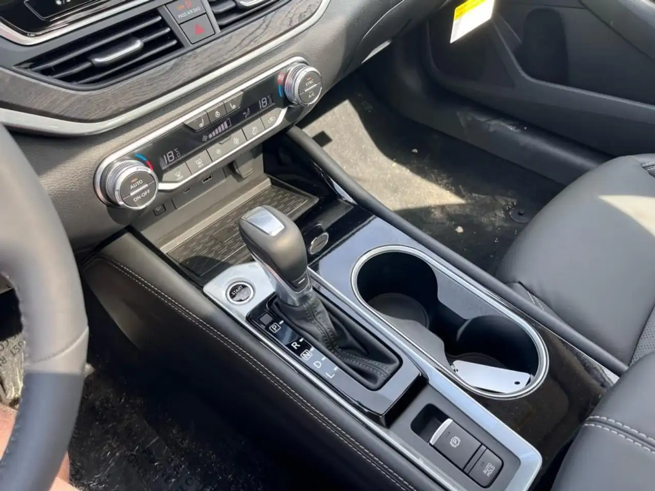 Nissan Altima снимка Nissan Altima