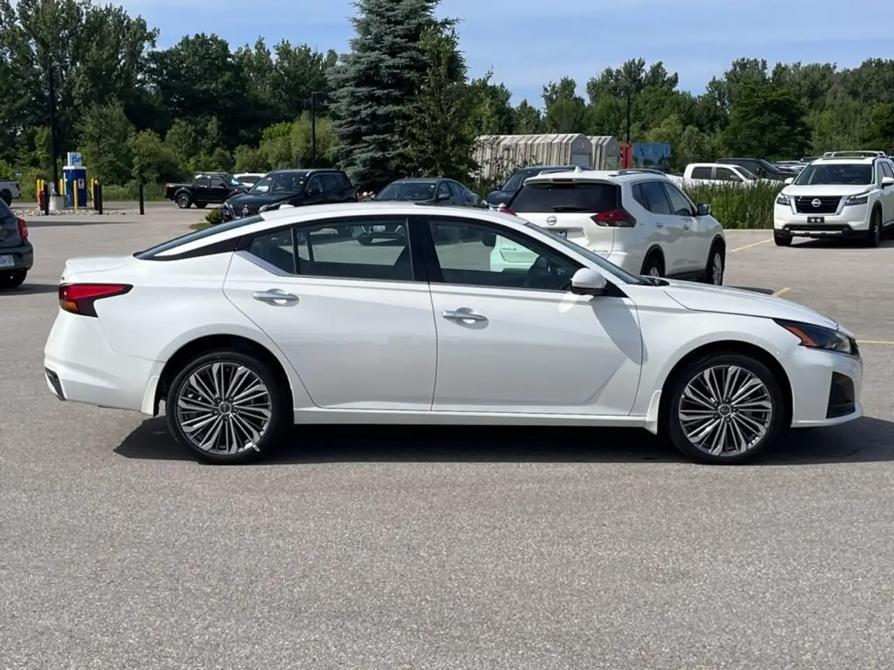 Nissan Altima снимка Nissan Altima