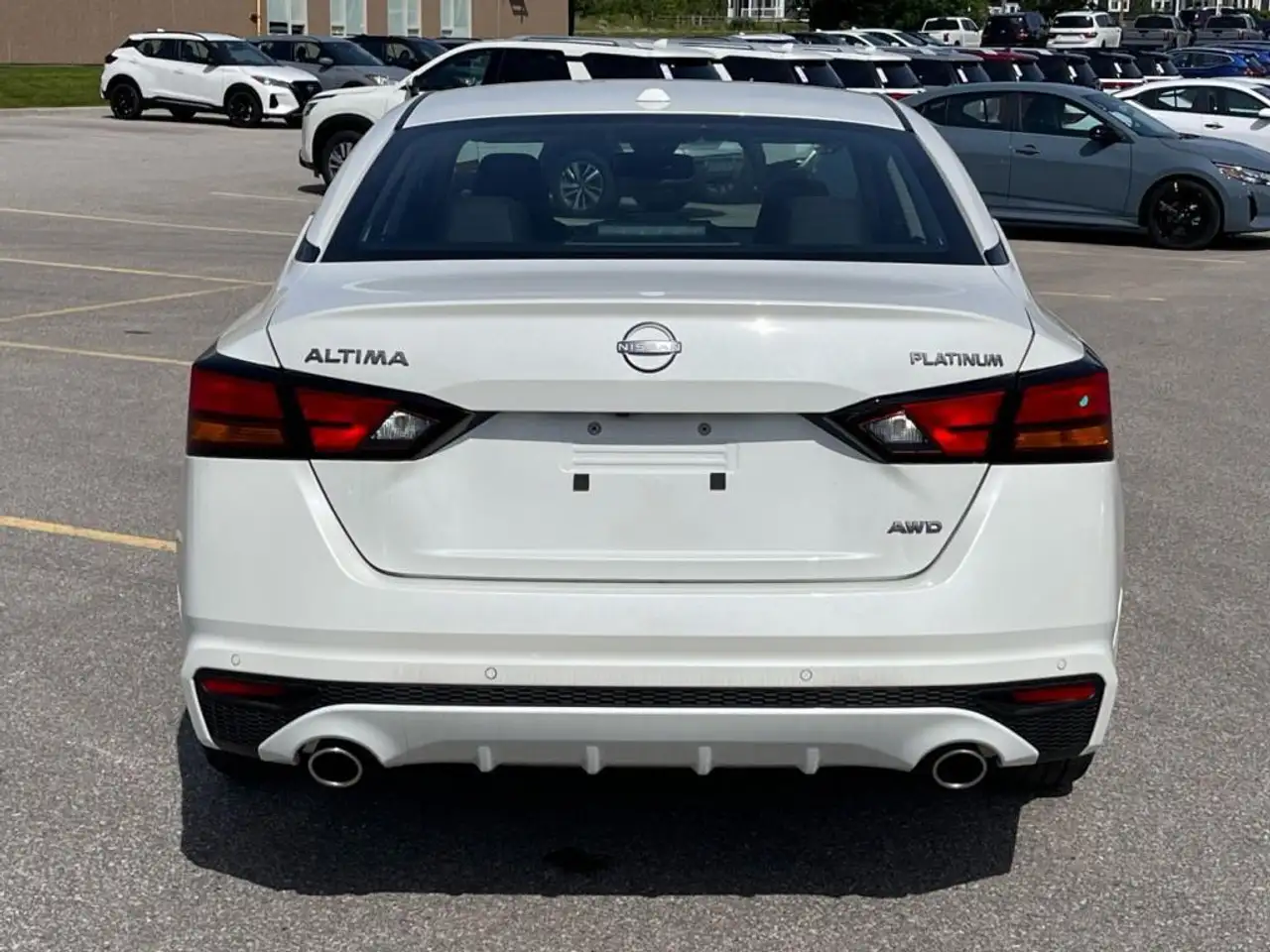 Nissan Altima снимка Nissan Altima