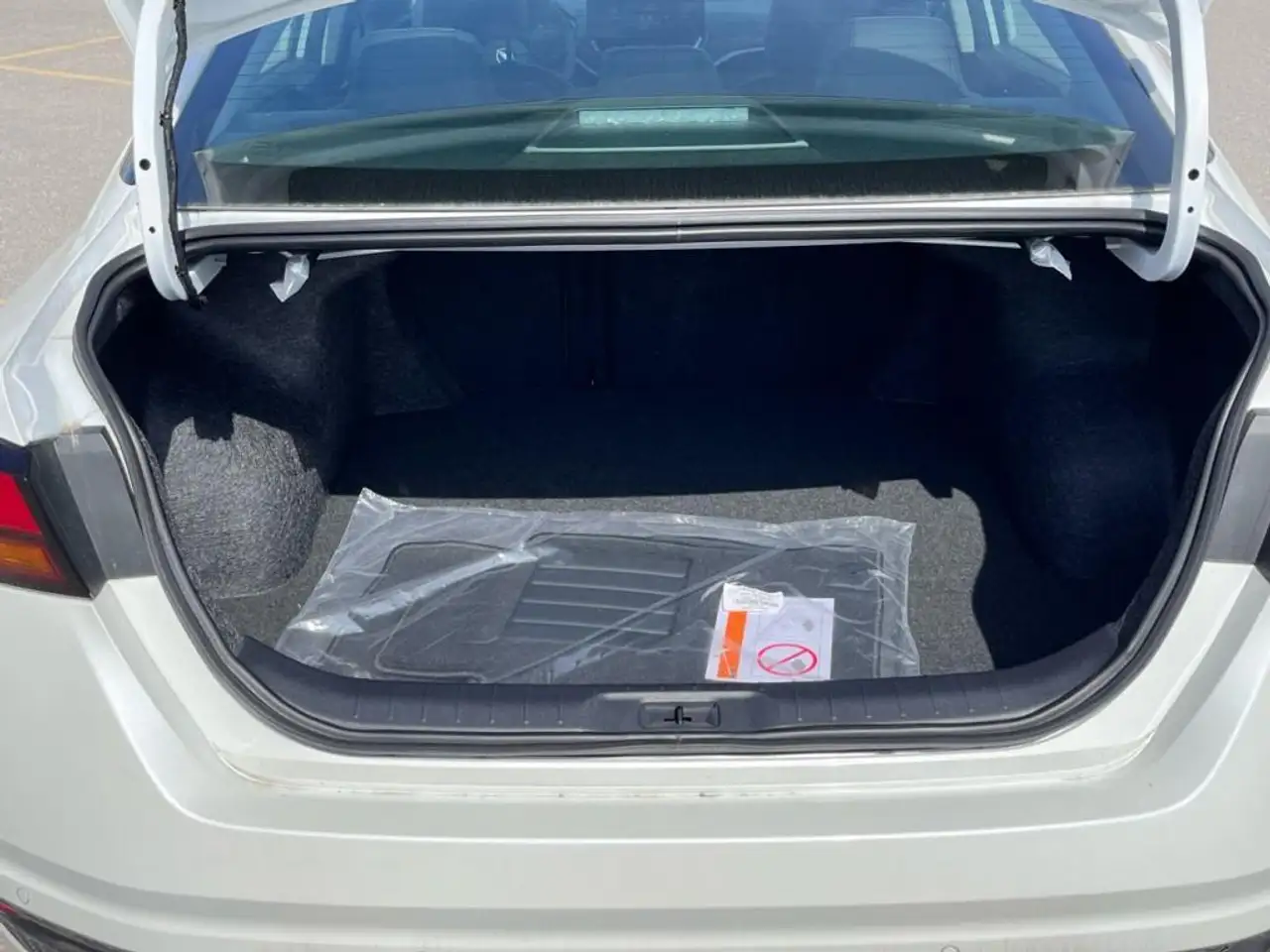 Nissan Altima снимка Nissan Altima