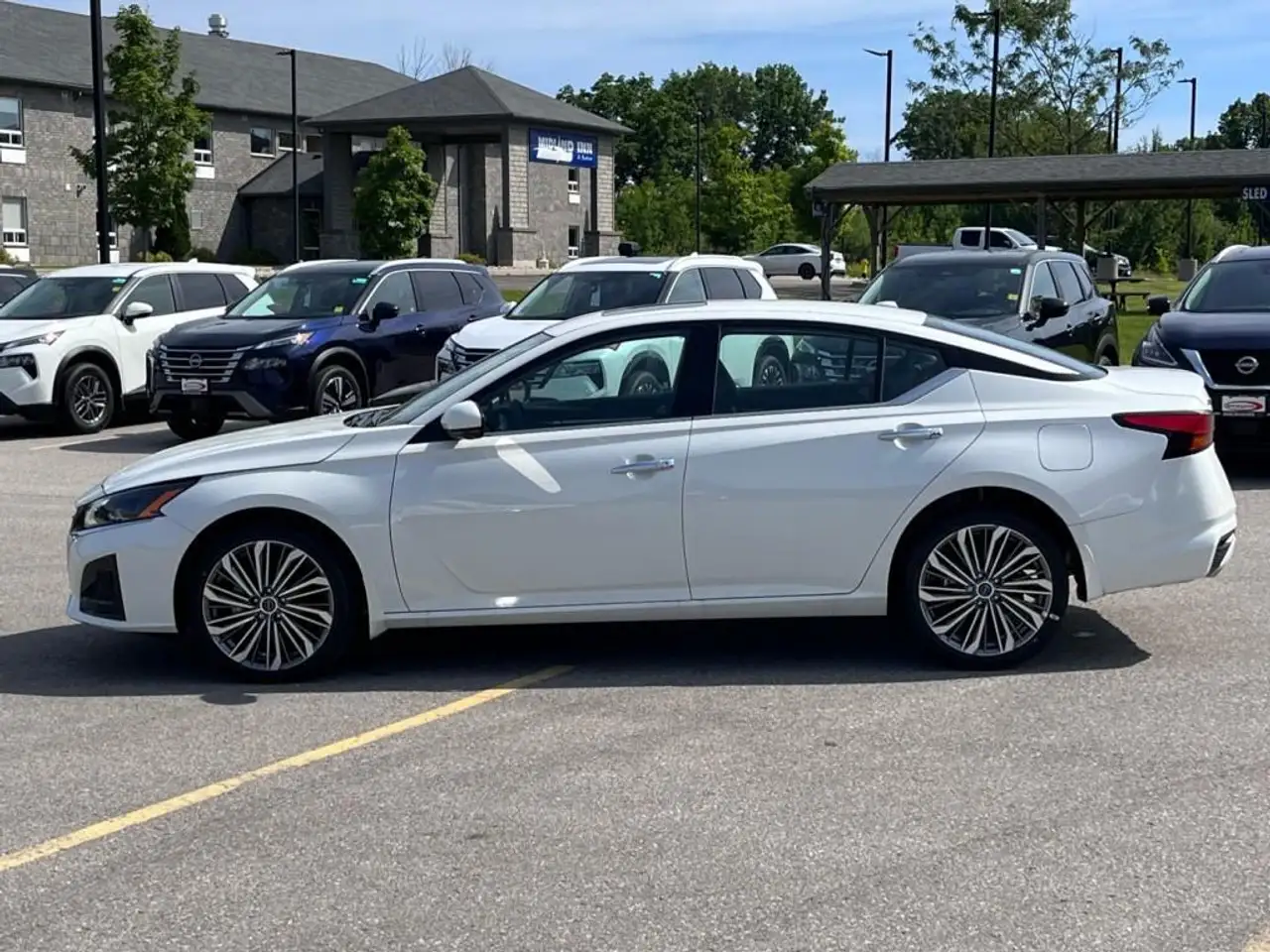 Nissan Altima снимка Nissan Altima