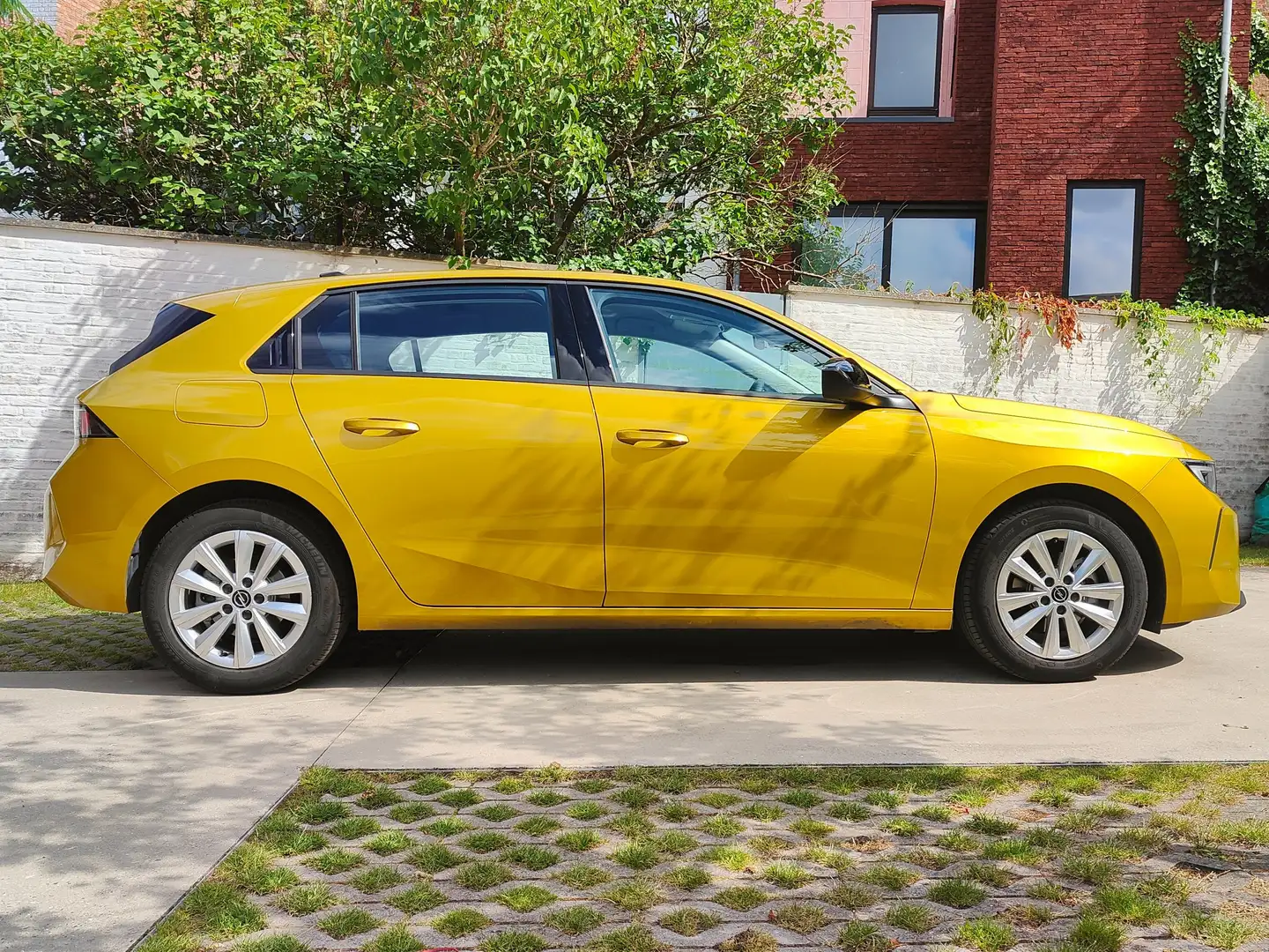 Opel Astra Astra 1.2 TurboEdition Zlatá - 2