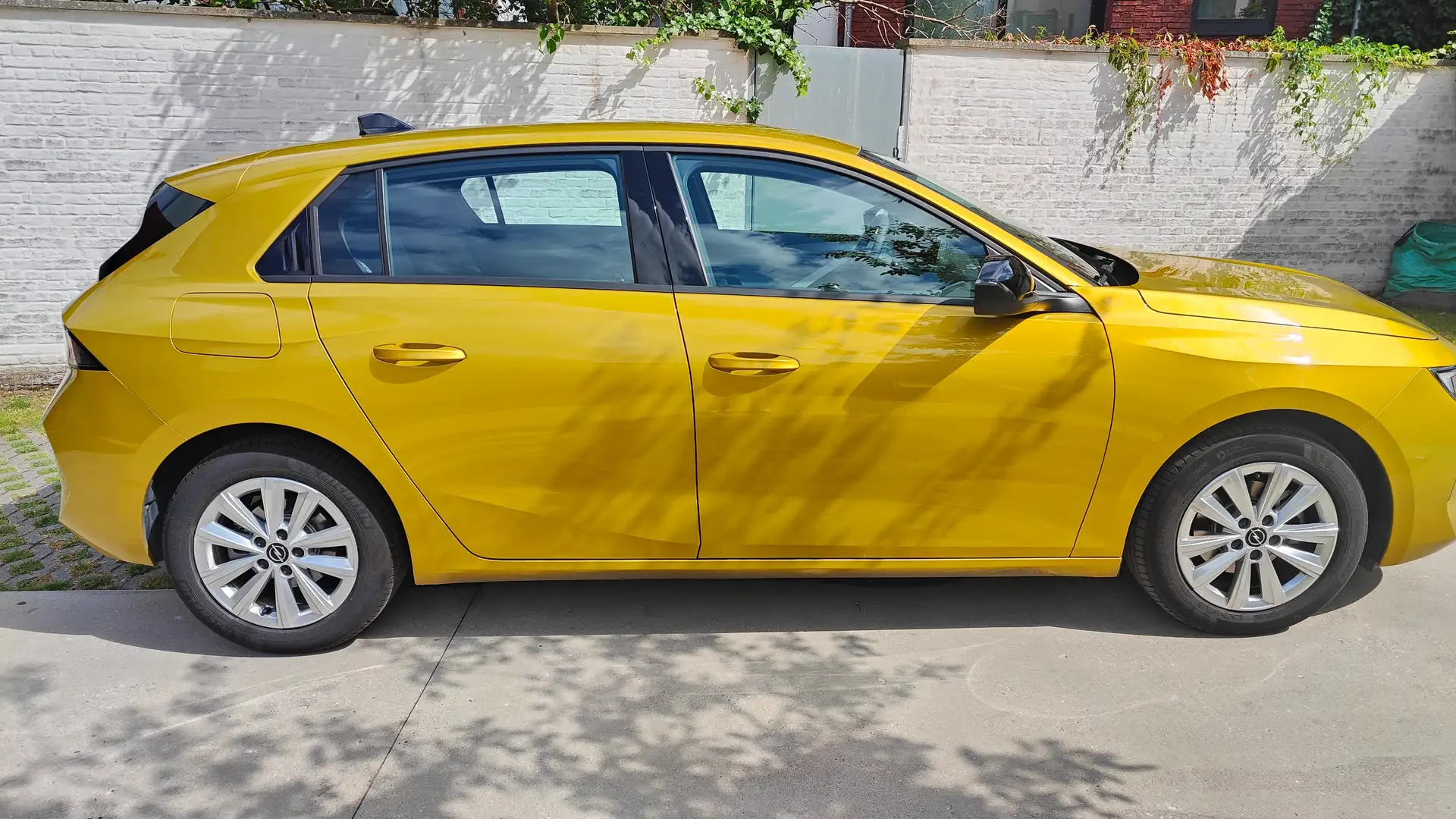 Opel Astra Astra 1.2 TurboEdition Zlatá - 1