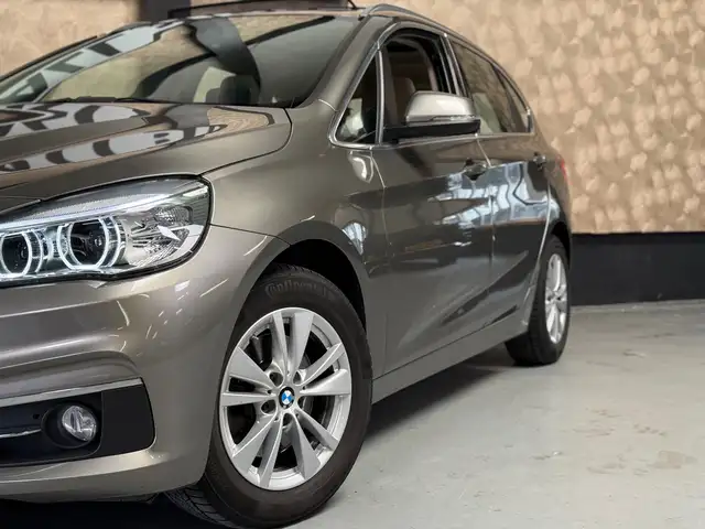 BMW 2 Series view 3