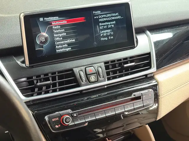BMW 2 Series view 24