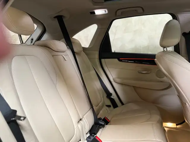 BMW 2 Series view 13
