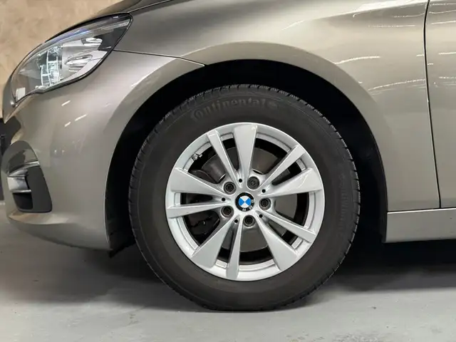 BMW 2 Series view 8