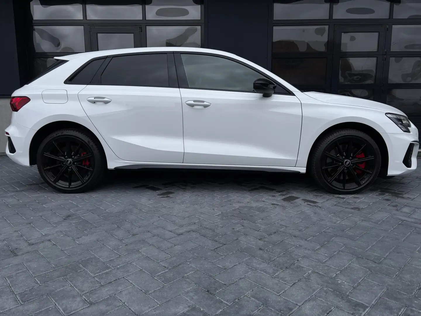 Audi A3 Sportback 45 TFSIe 245 pk S-line Black Ed. Blanc - 2