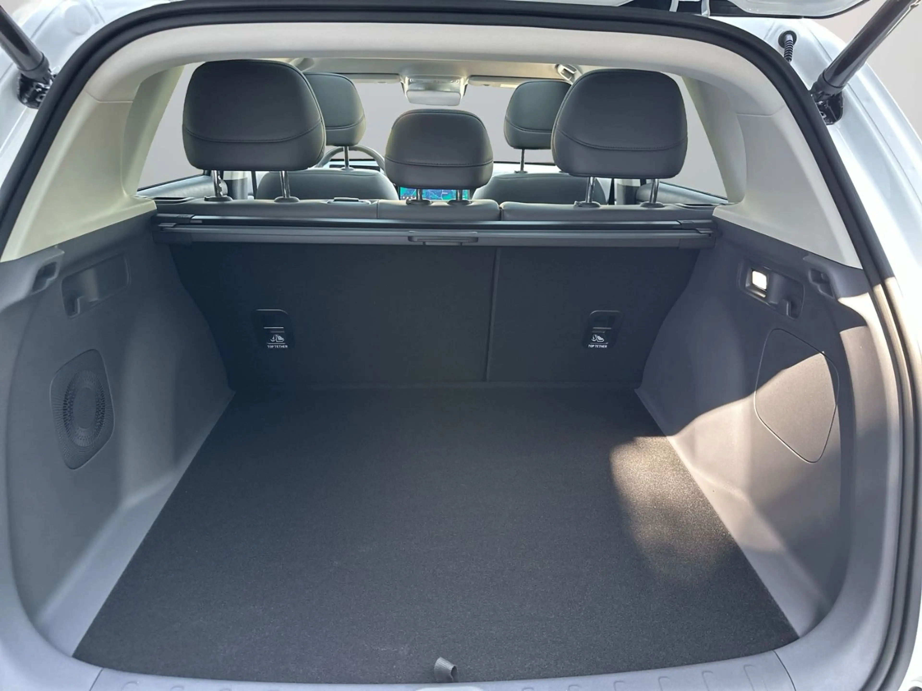 Leapmotor B10 Design Pro Max Panoramaglasdach, Soundsystem — photo 11