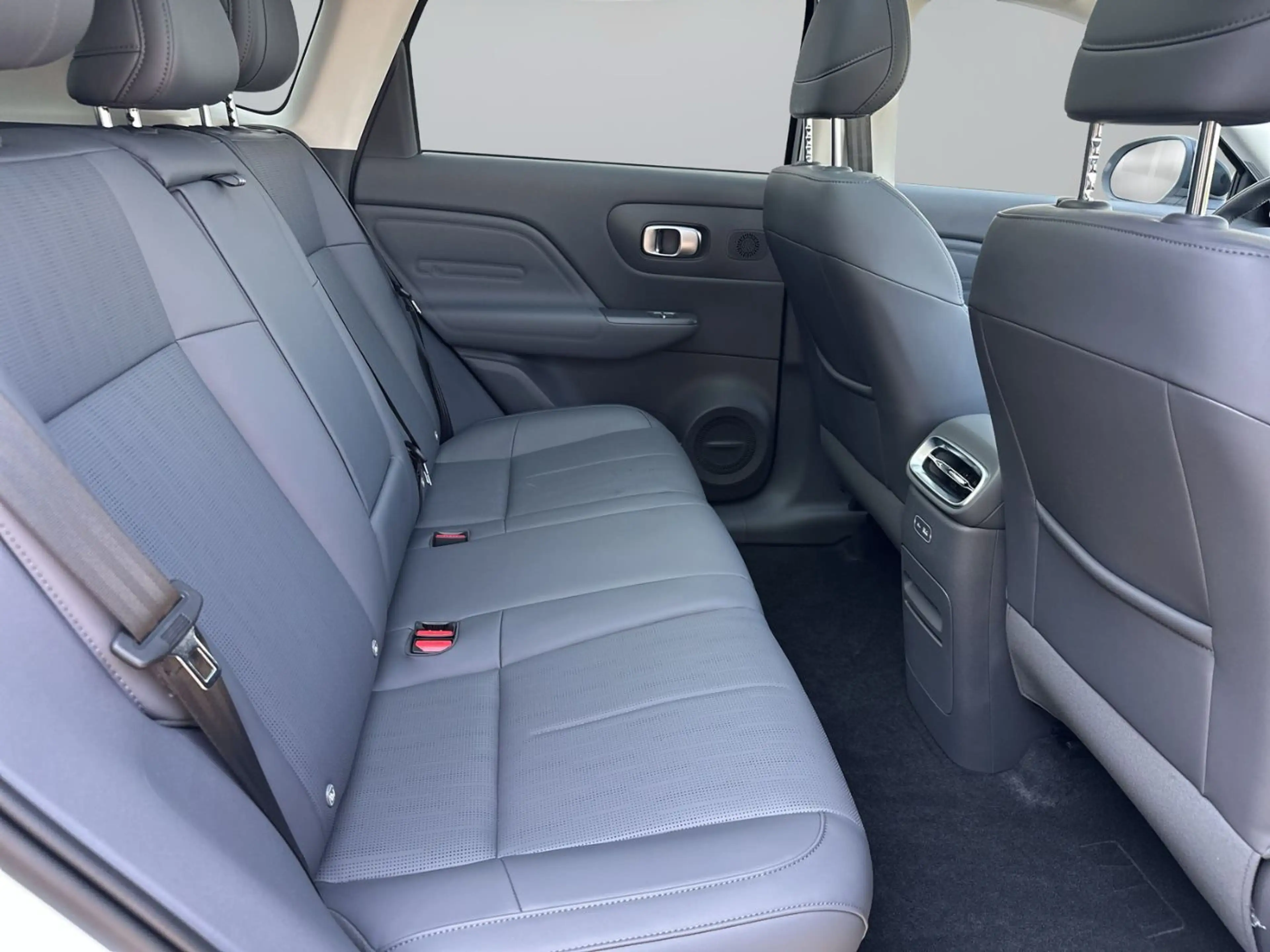 Leapmotor B10 Design Pro Max Panoramaglasdach, Soundsystem — photo 12