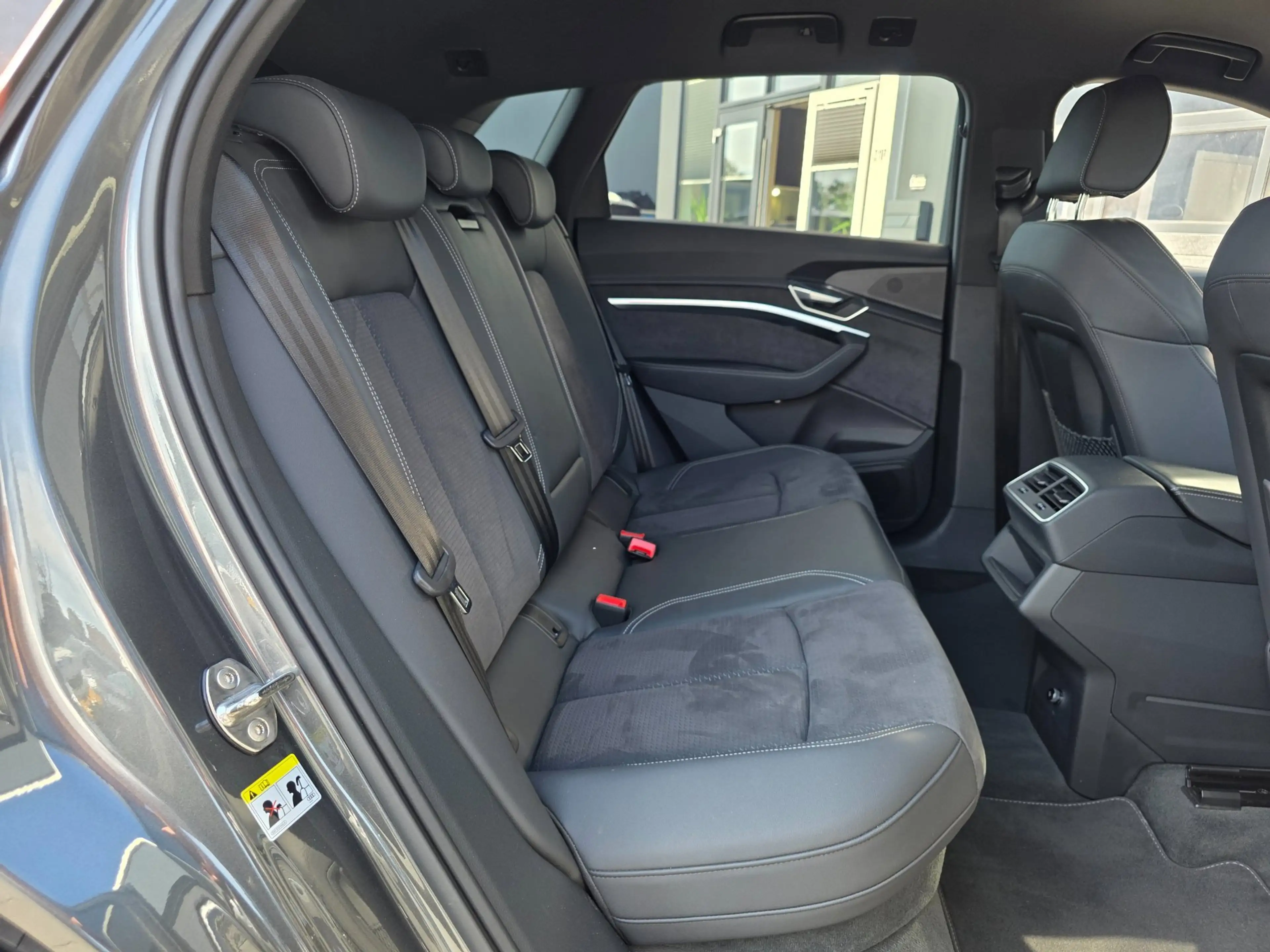 Audi e-tron 55 quattro S edition 95 kWh | TREKHAAK | 93% SOH | — photo 10