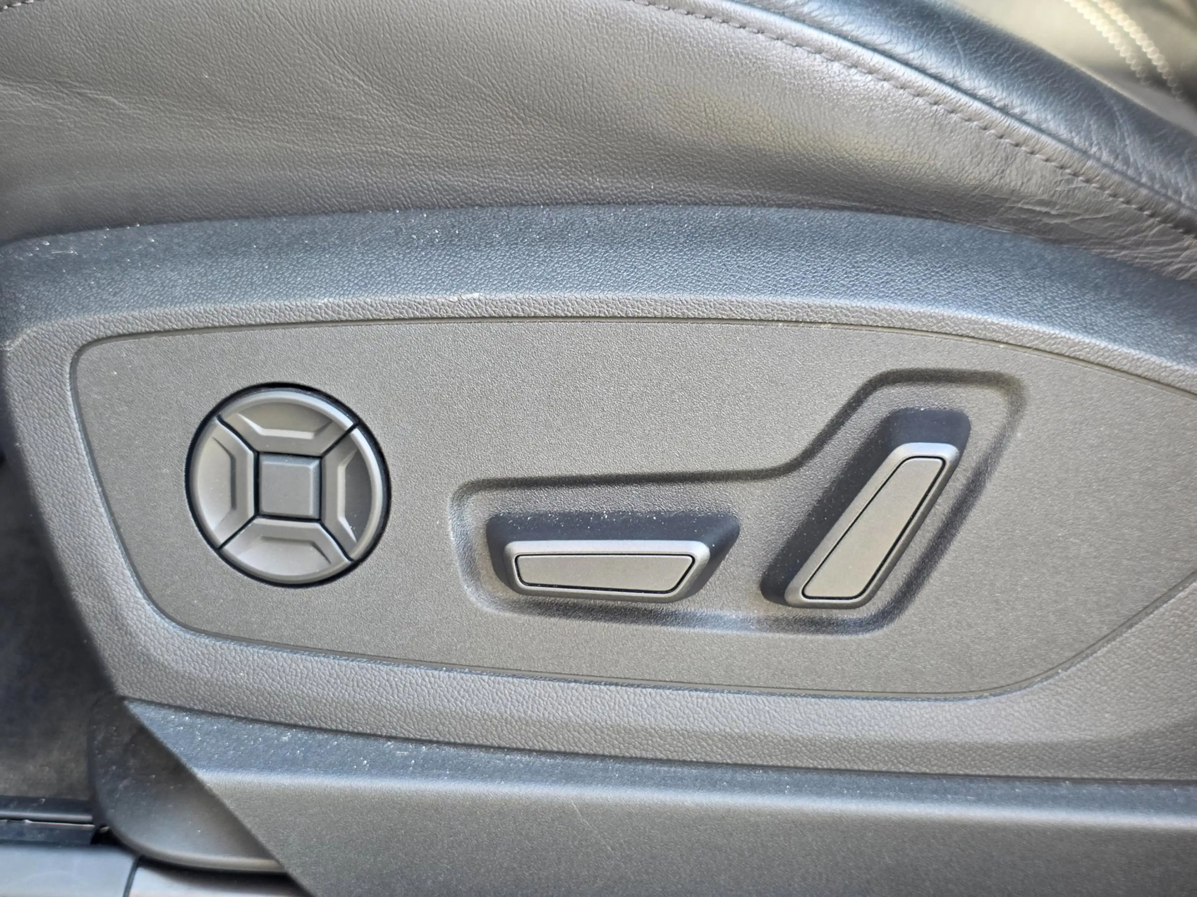 Audi e-tron 55 quattro S edition 95 kWh | TREKHAAK | 93% SOH | — photo 32