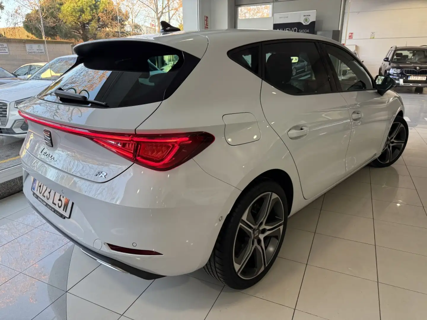 SEAT Leon 1.5 TSI S&S FR 150 Weiß - 2