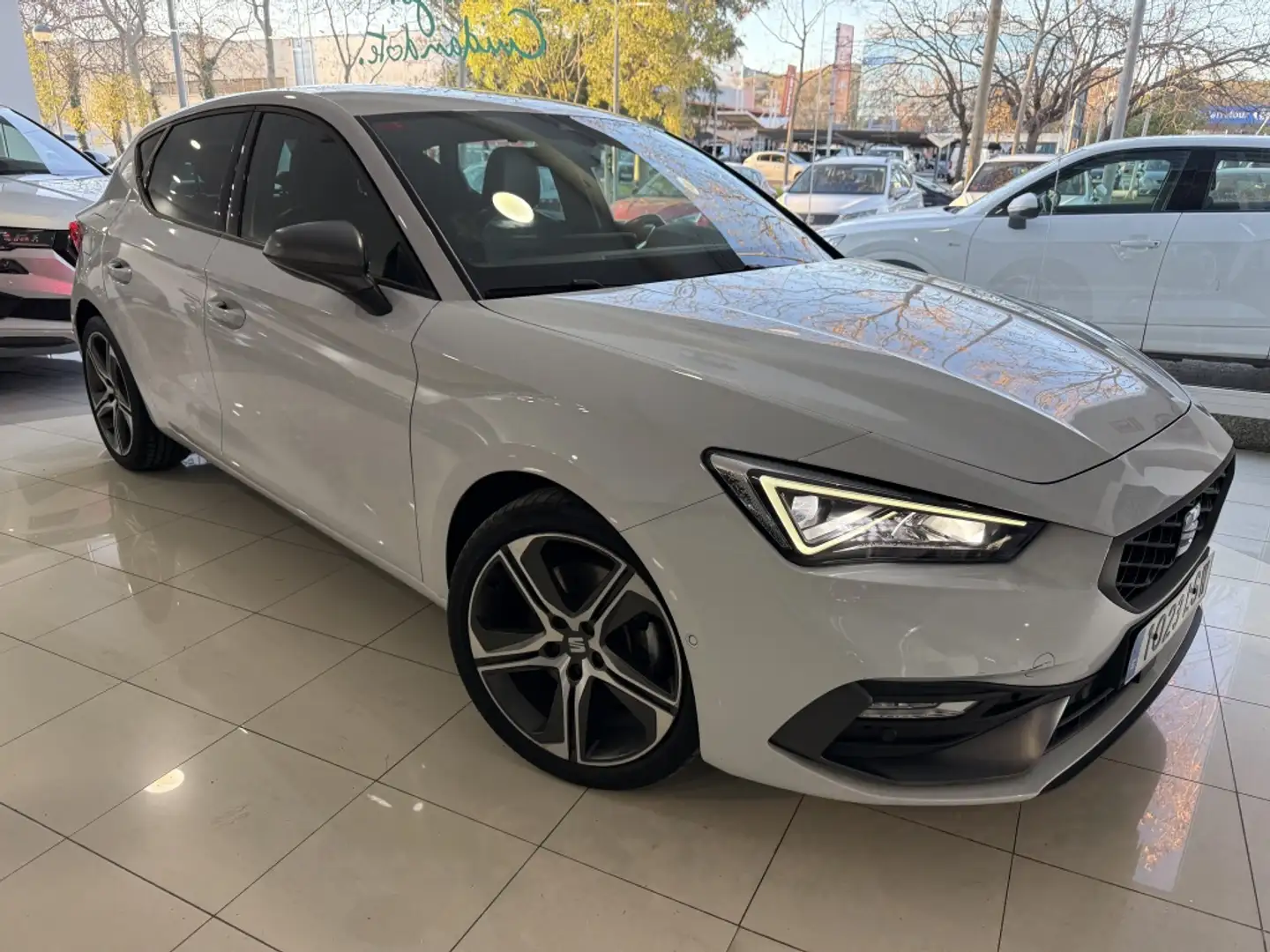 SEAT Leon 1.5 TSI S&S FR 150 Weiß - 1