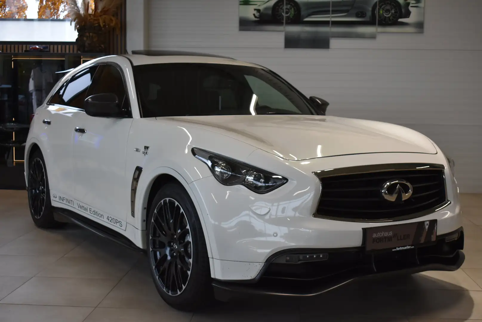 Infiniti FX FX S51 Vettel Edition // 1of150 // Blanc - 1