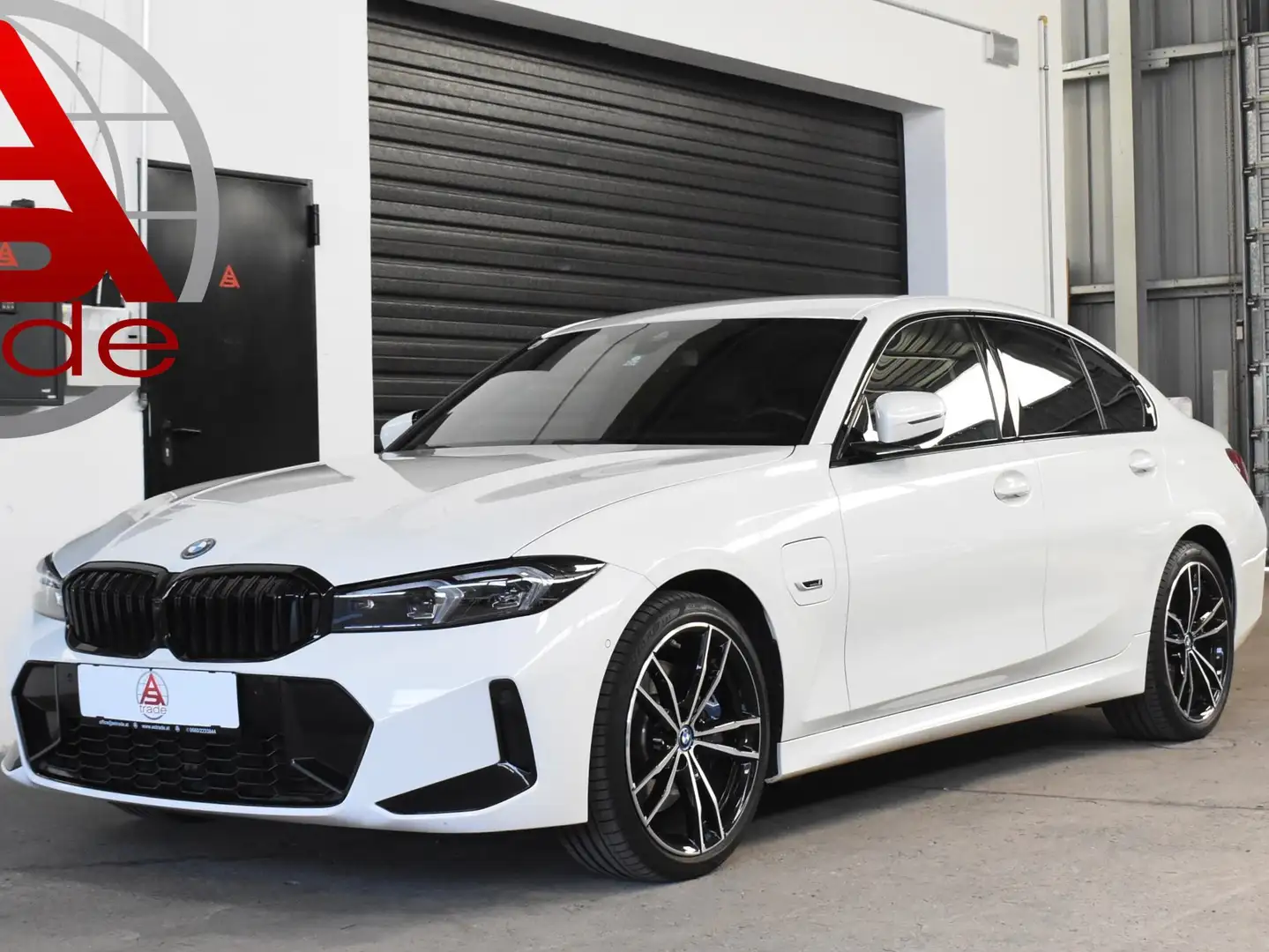 BMW 320 e M Sport Pro / Aerodynamicpaket / Paket Care Weiß - 1