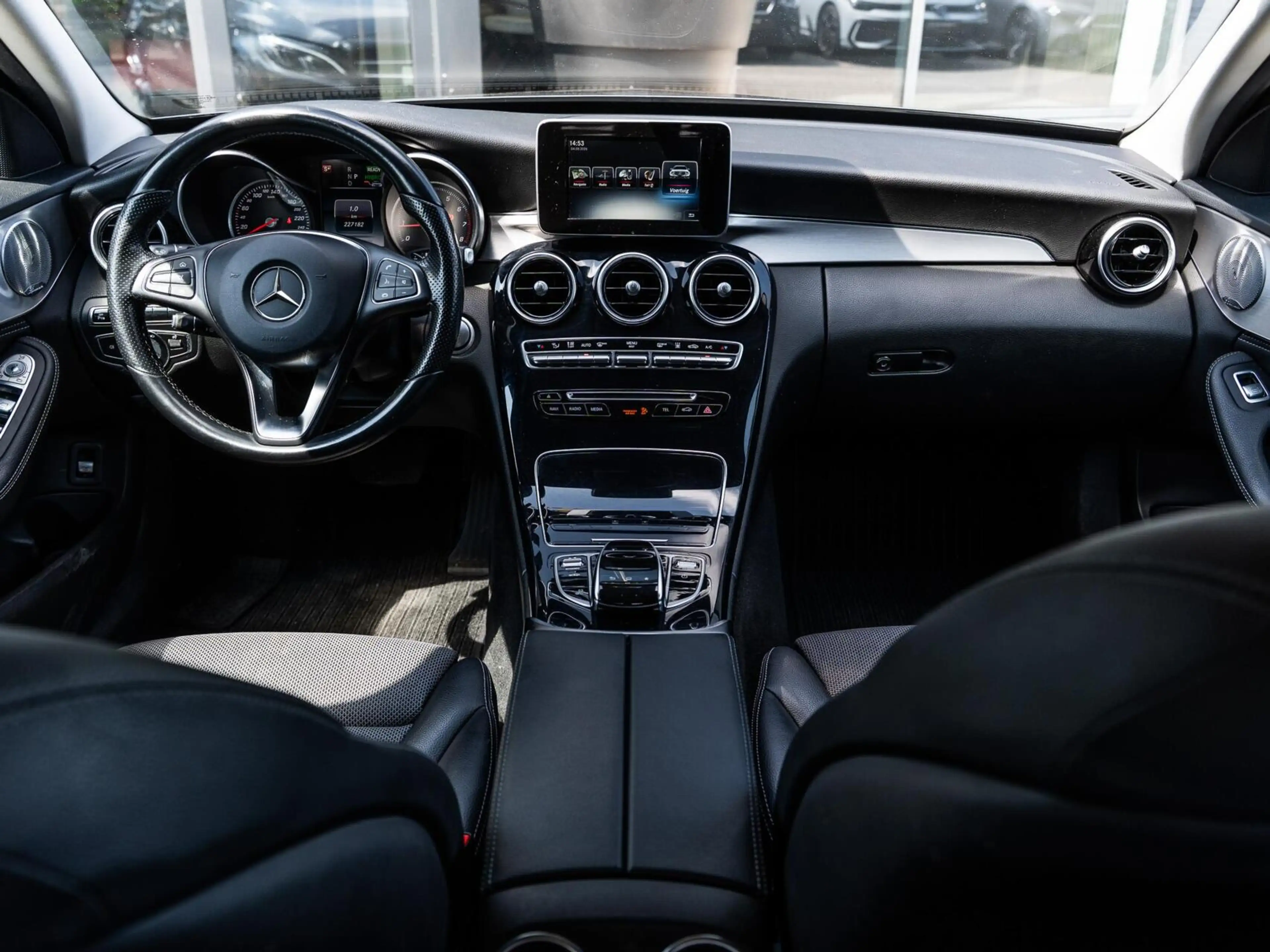 Mercedes-Benz C 350 e Lease Edition — photo 8