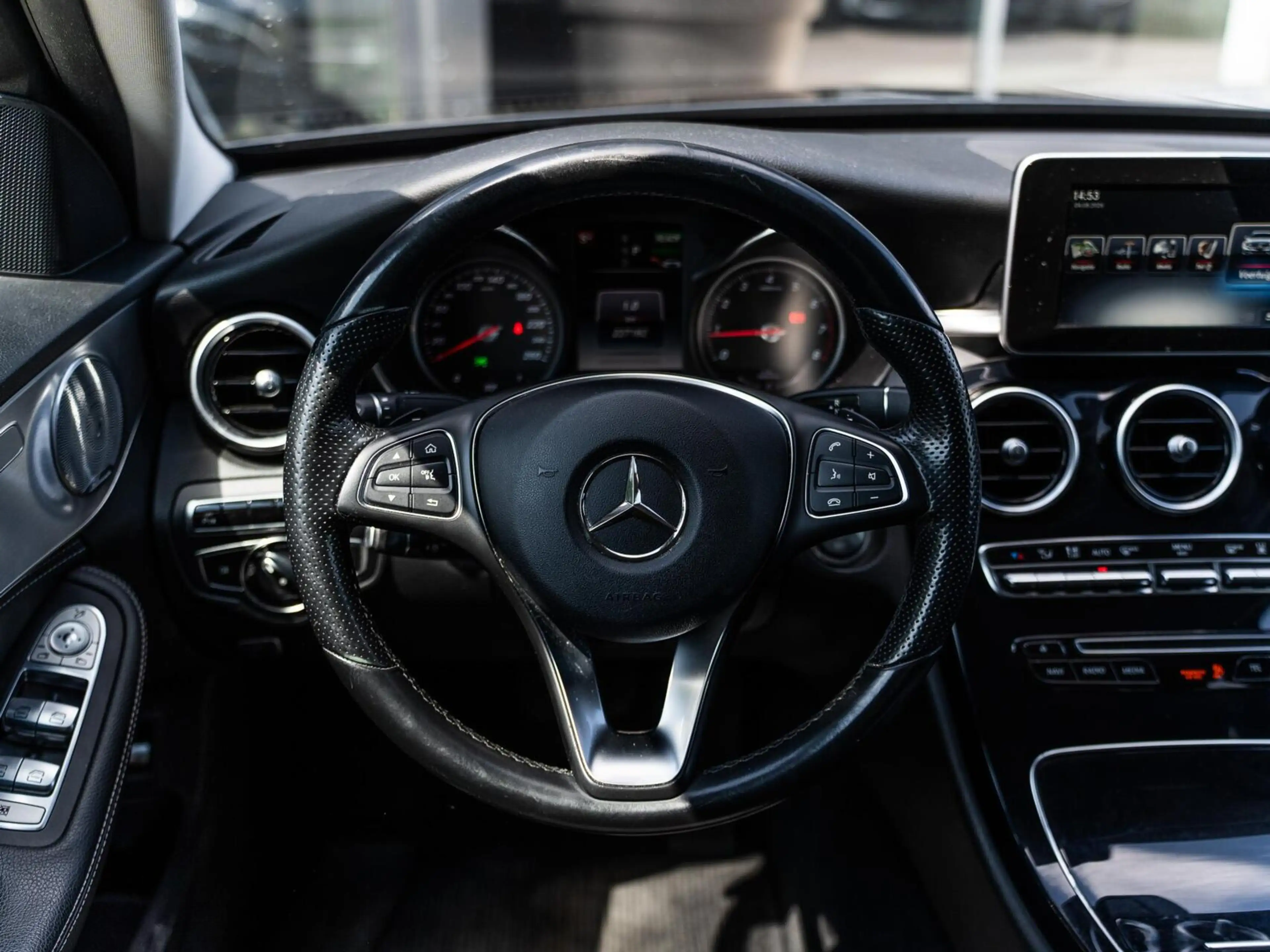 Mercedes-Benz C 350 e Lease Edition — photo 9