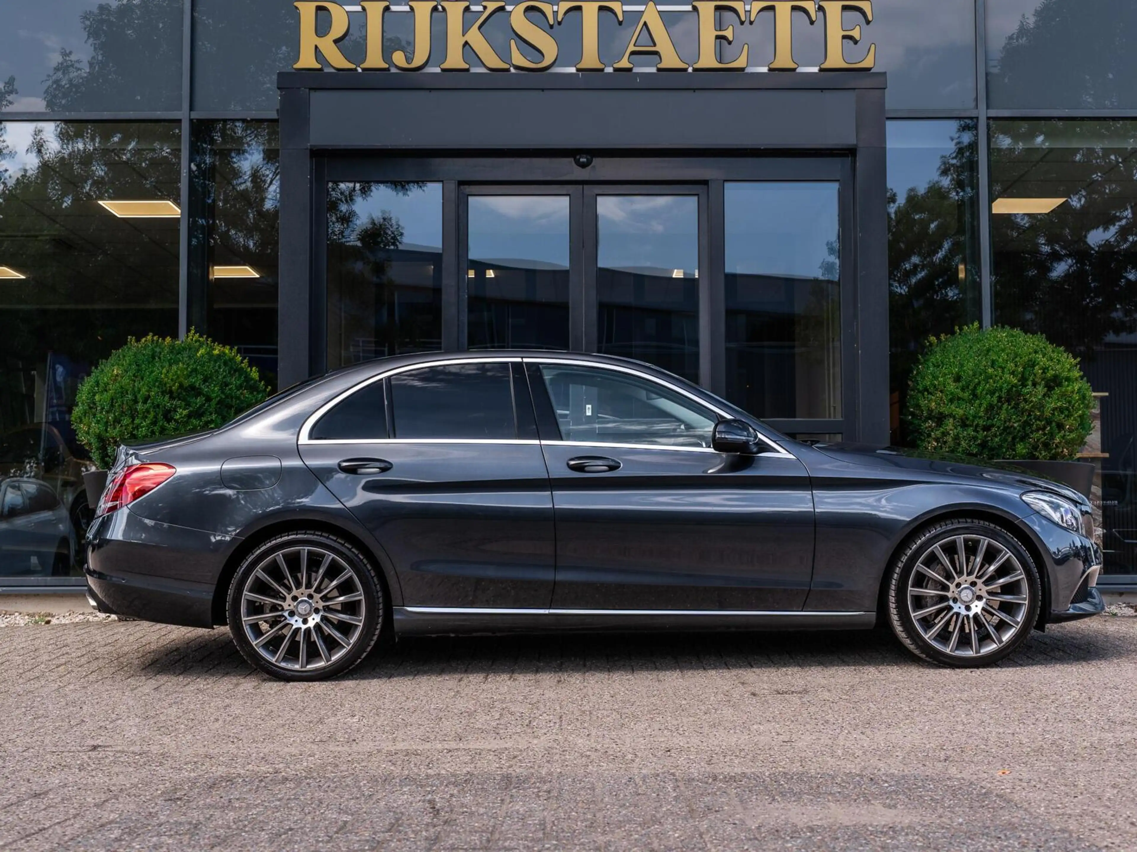 Mercedes-Benz C 350 e Lease Edition — photo 4
