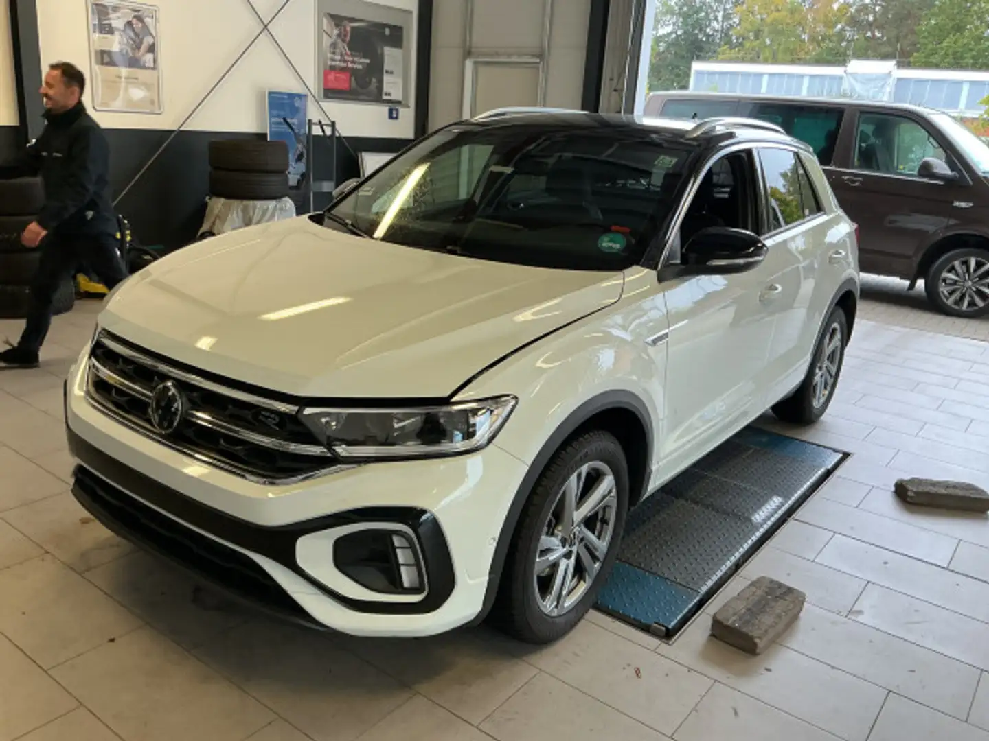 Volkswagen T-Roc 1.5 TSI R-Line DSG AHK Nav ACC CarPlay Cam Weiß - 2