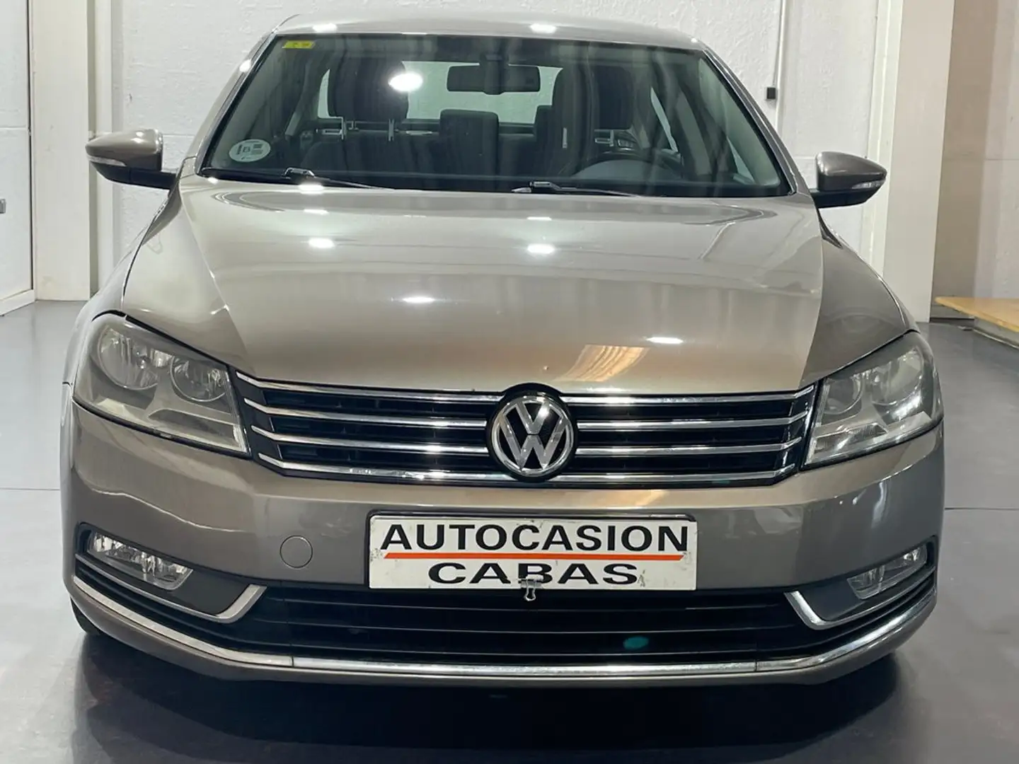 Volkswagen Passat Variant 1.6TDI Bluemotion Gris - 2