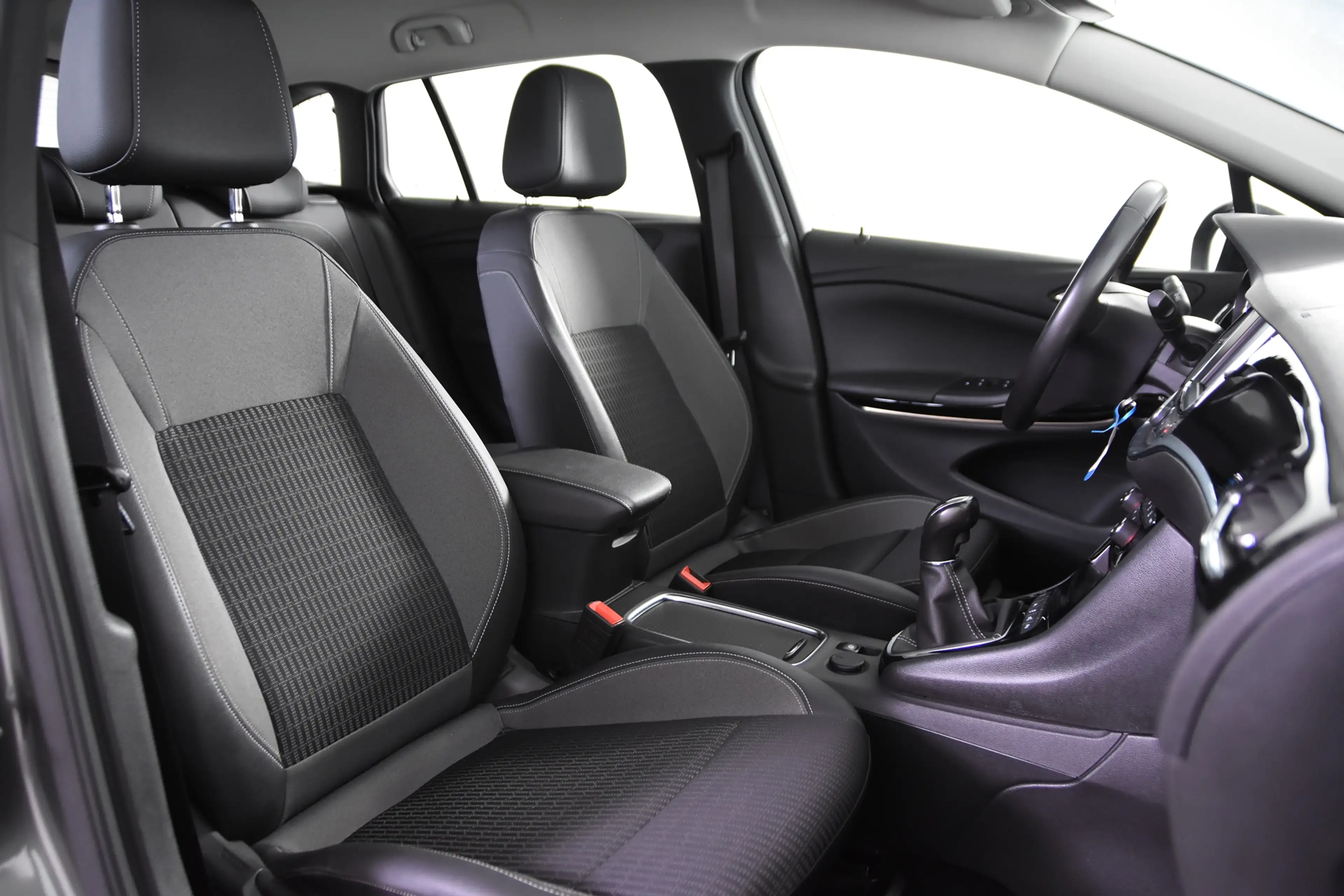 Opel Astra Sports Tourer 1.2 *1ste Eigenaar*Leer*Navigatie* — photo 3