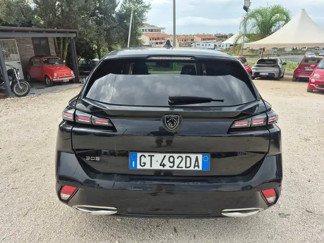 Peugeot 308 view 3