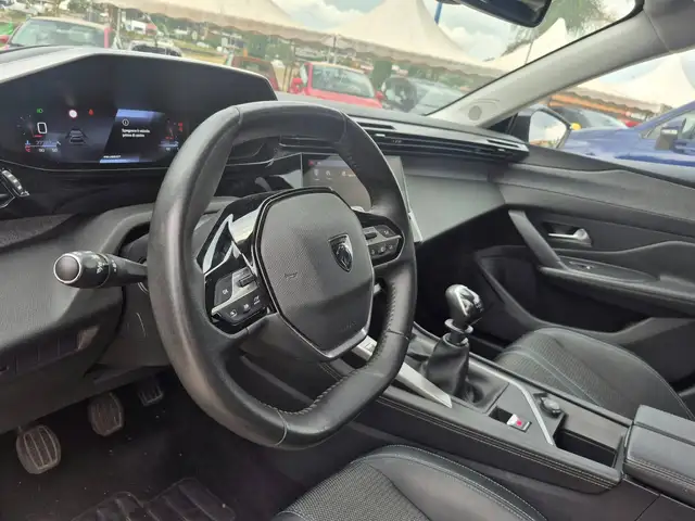 Peugeot 308 view 11