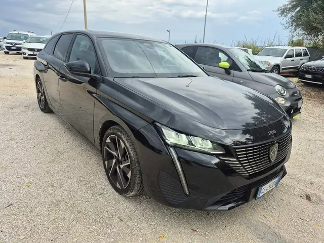Peugeot 308 view 4