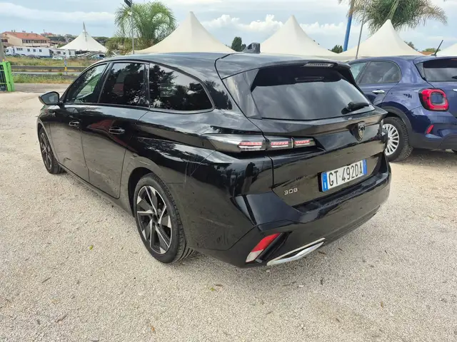 Peugeot 308 view 2