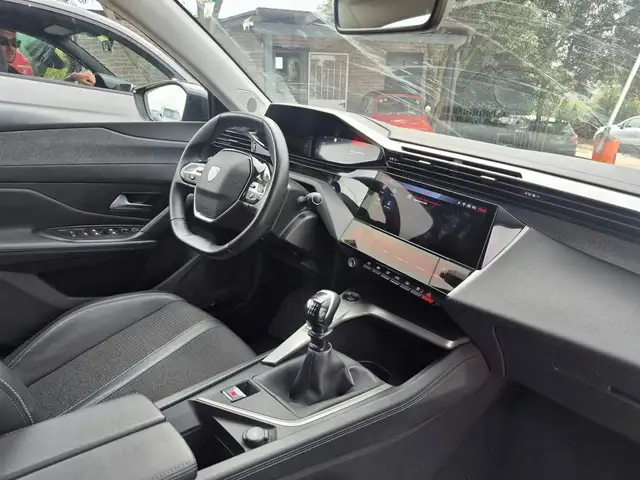 Peugeot 308 view 6
