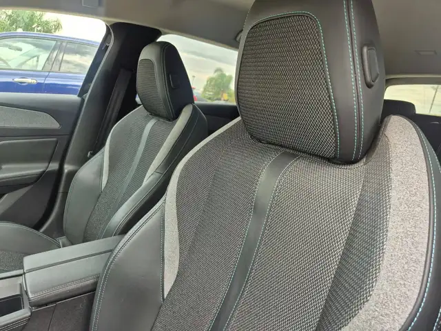 Peugeot 308 view 16