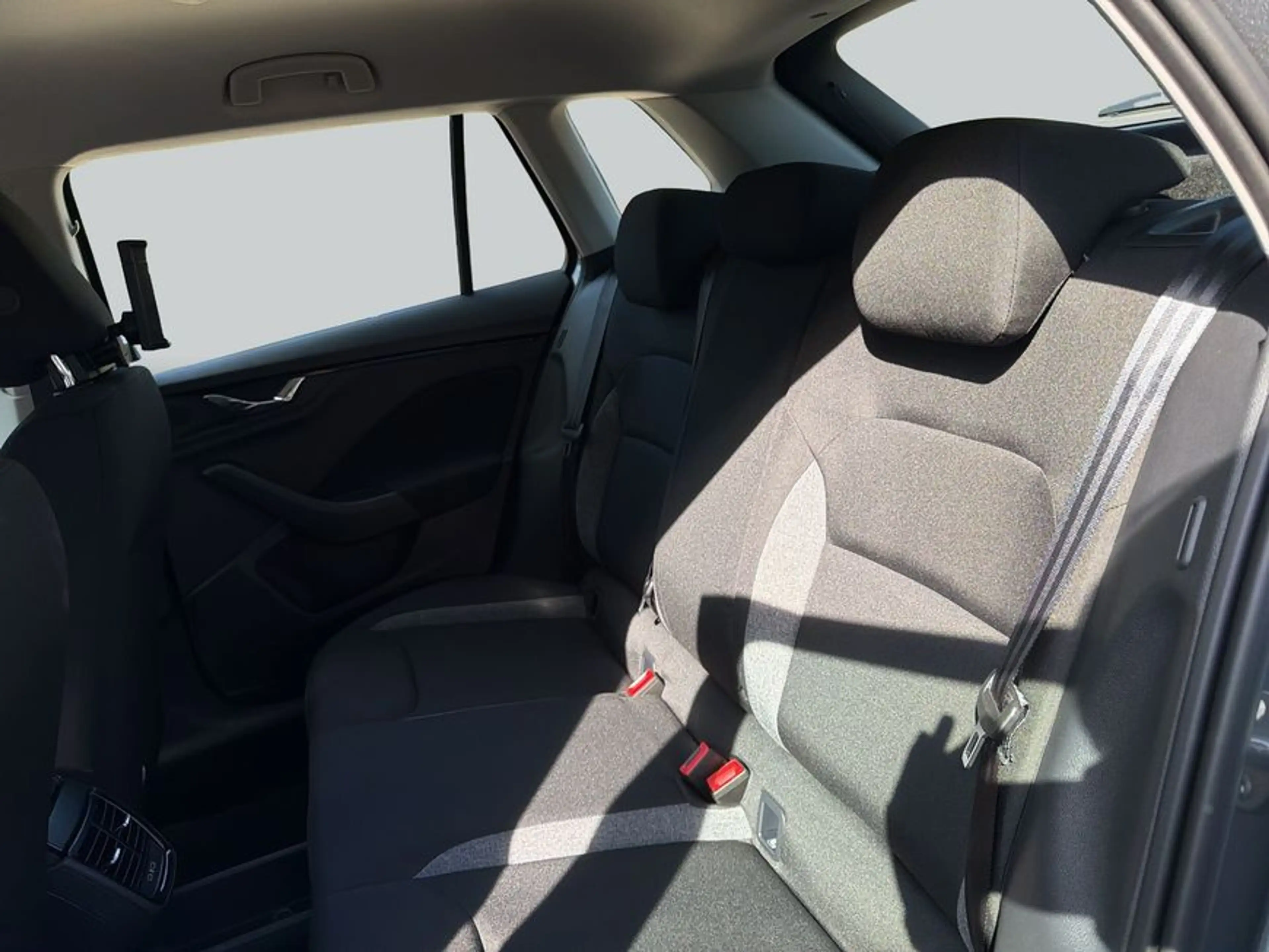 Skoda Kamiq 1.0 TSI Essence LED SHZ PDC GRA Smartlink — photo 11