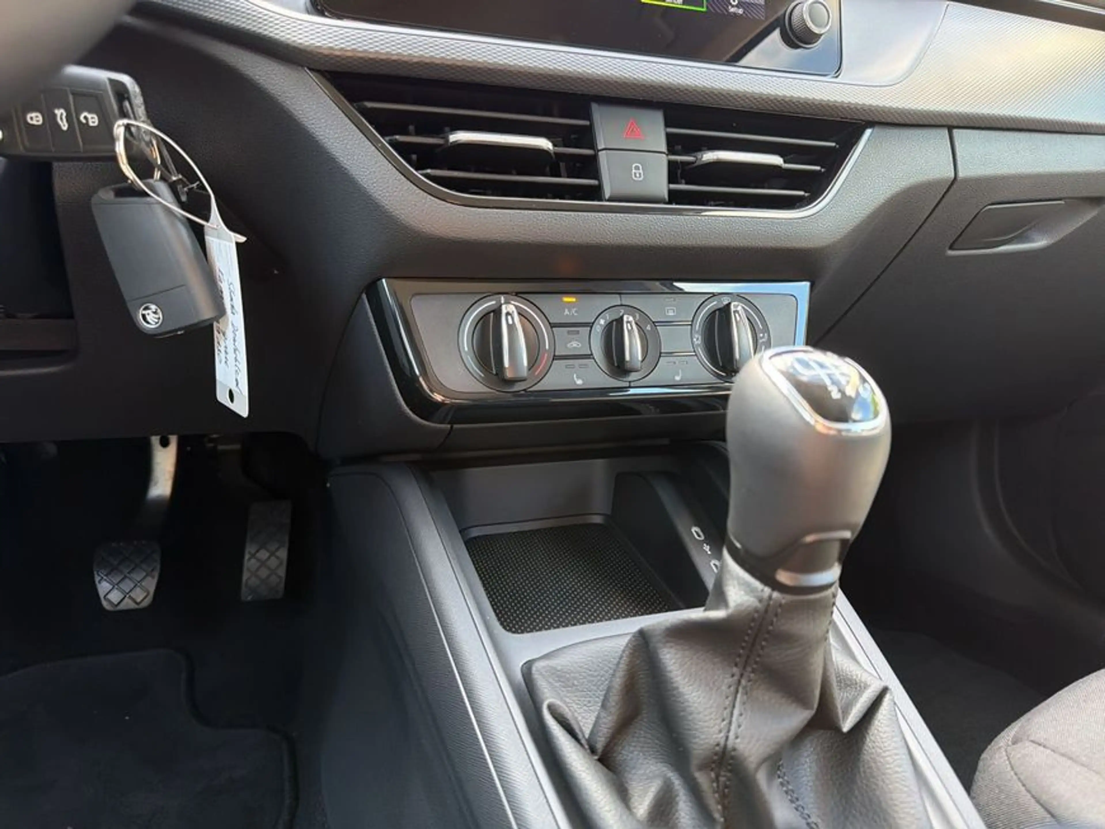 Skoda Kamiq 1.0 TSI Essence LED SHZ PDC GRA Smartlink — photo 14