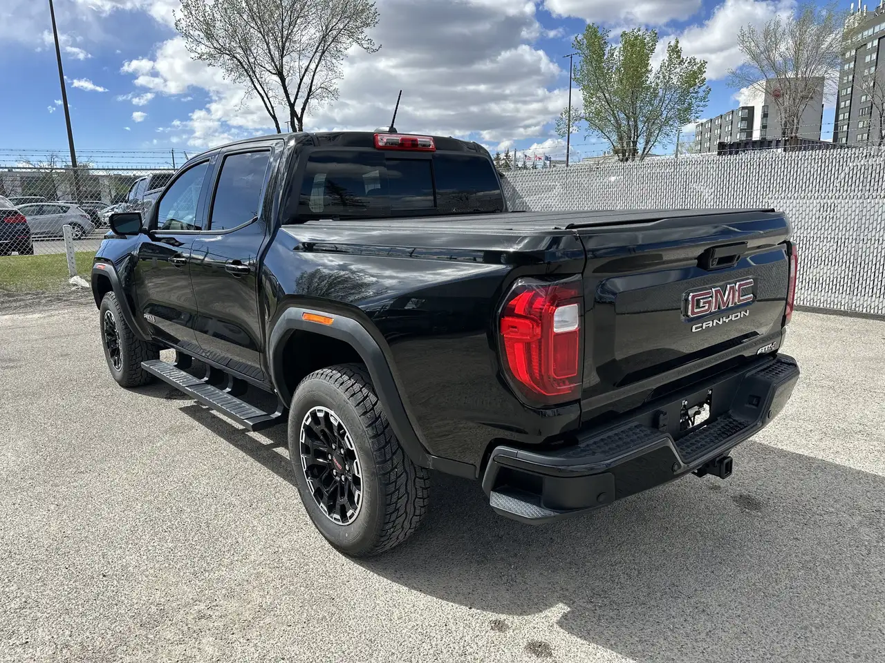 GMC Canyon снимка GMC Canyon