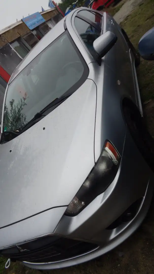 Mitsubishi Lancer Intense Grau - 2