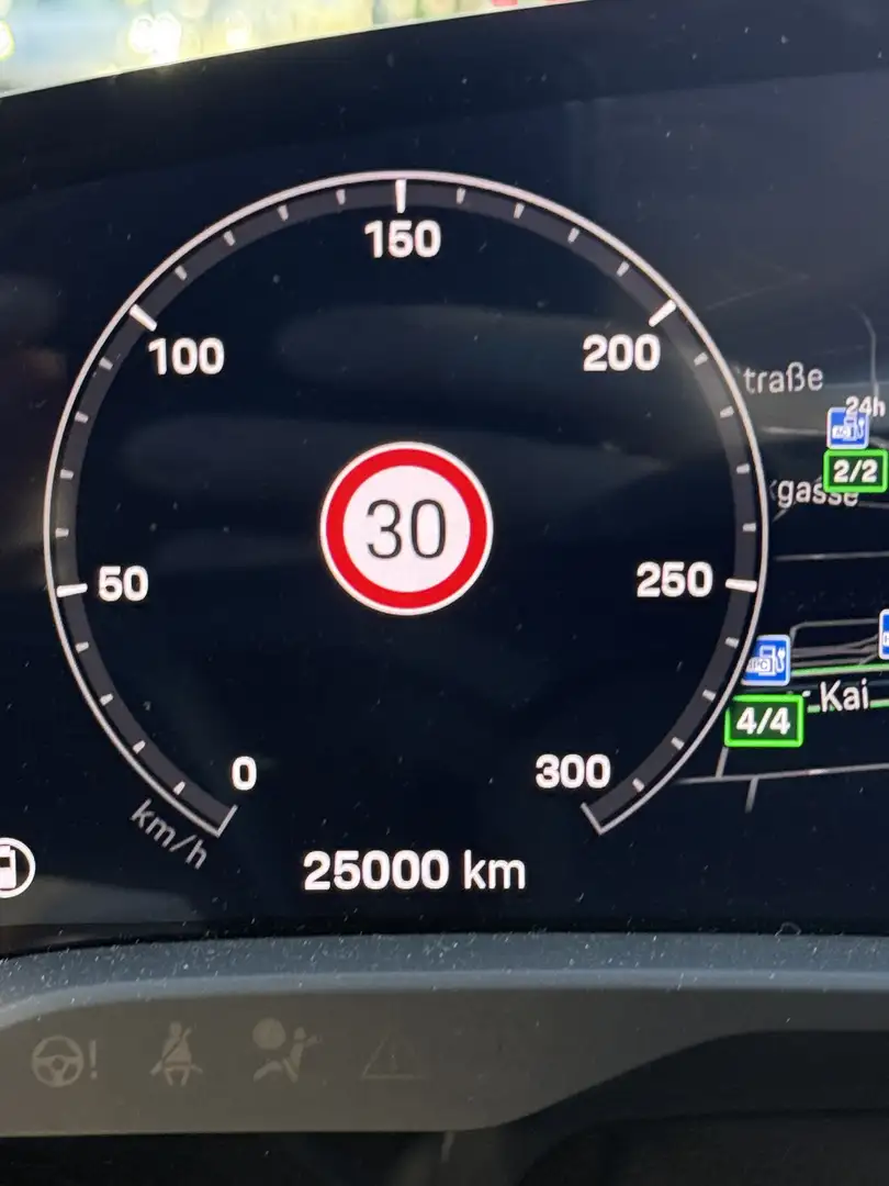 Porsche Taycan CT Clubleder Burmester Massage Beifahrerdisplay PTV Plus 21" Schwarz - 2