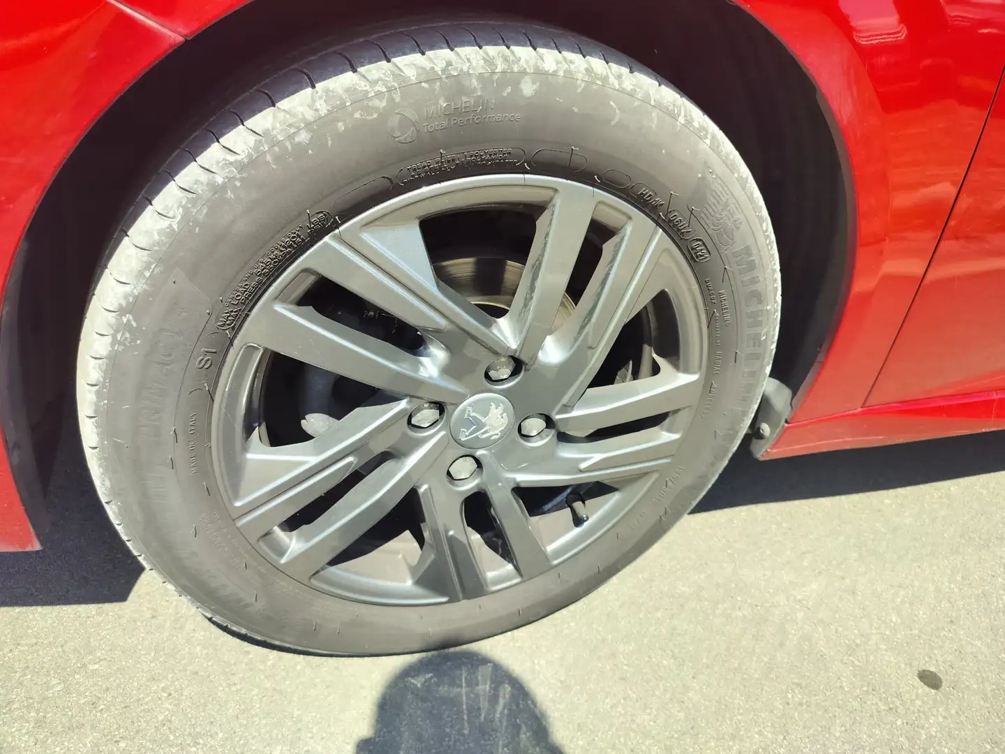 Peugeot 208 1.2i PureTech Style Rosso - 2