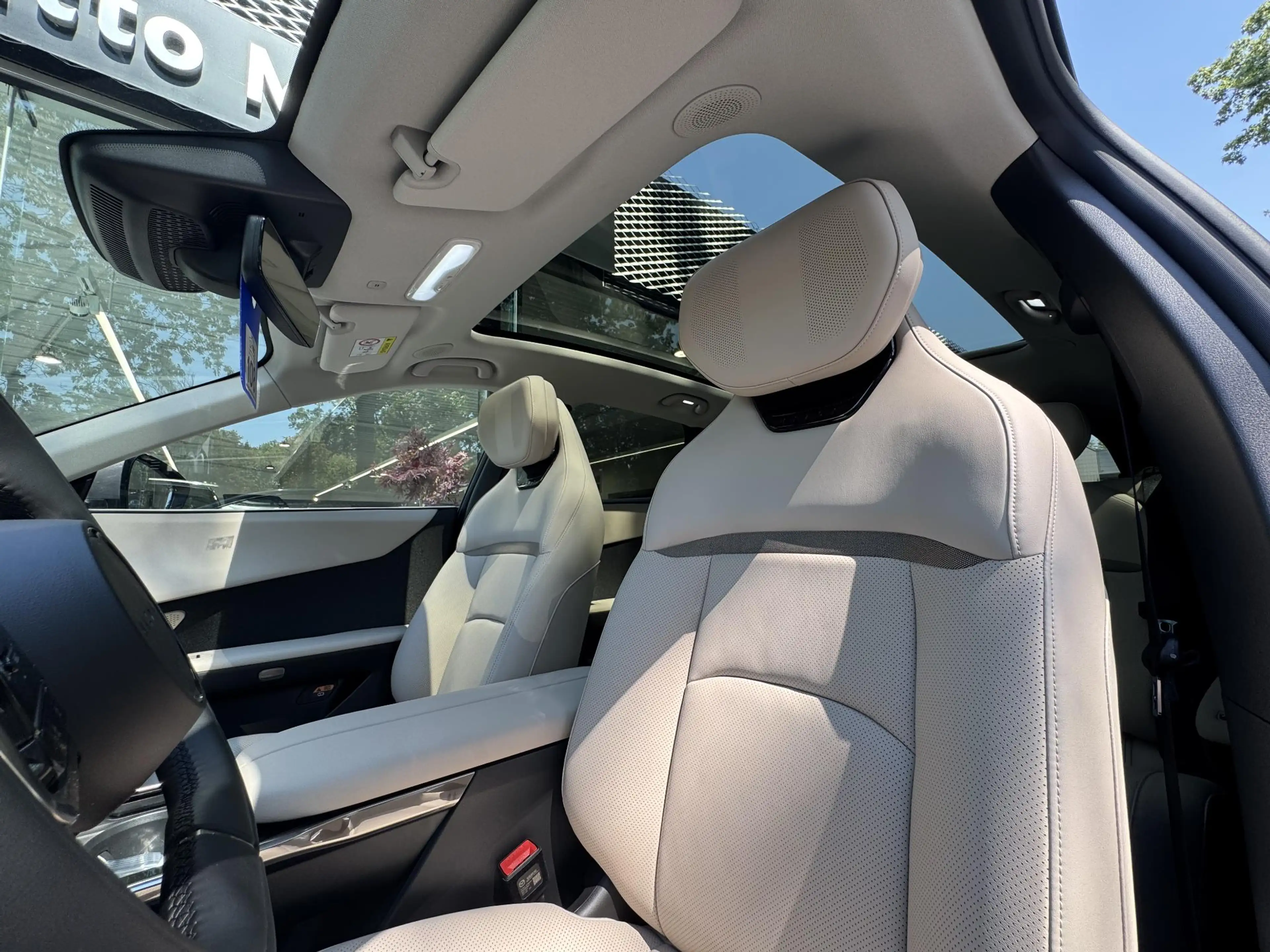 Mazda CX-6e EV 78kWh 258 hp Takumi 21'' Warm Beige — photo 10