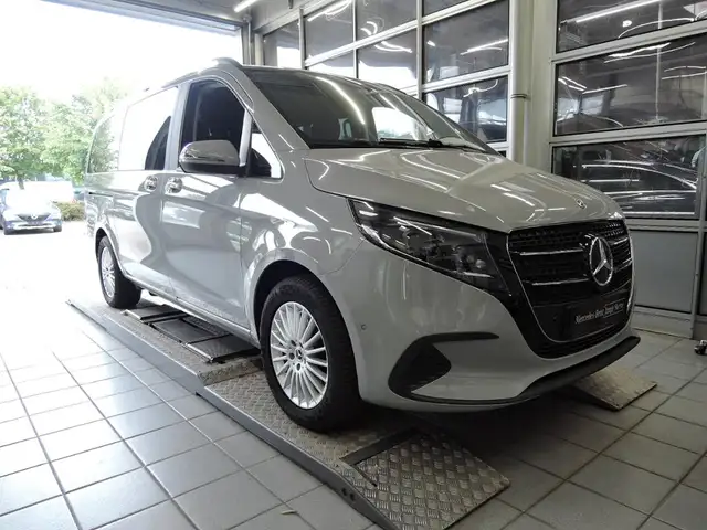 Mercedes-Benz null