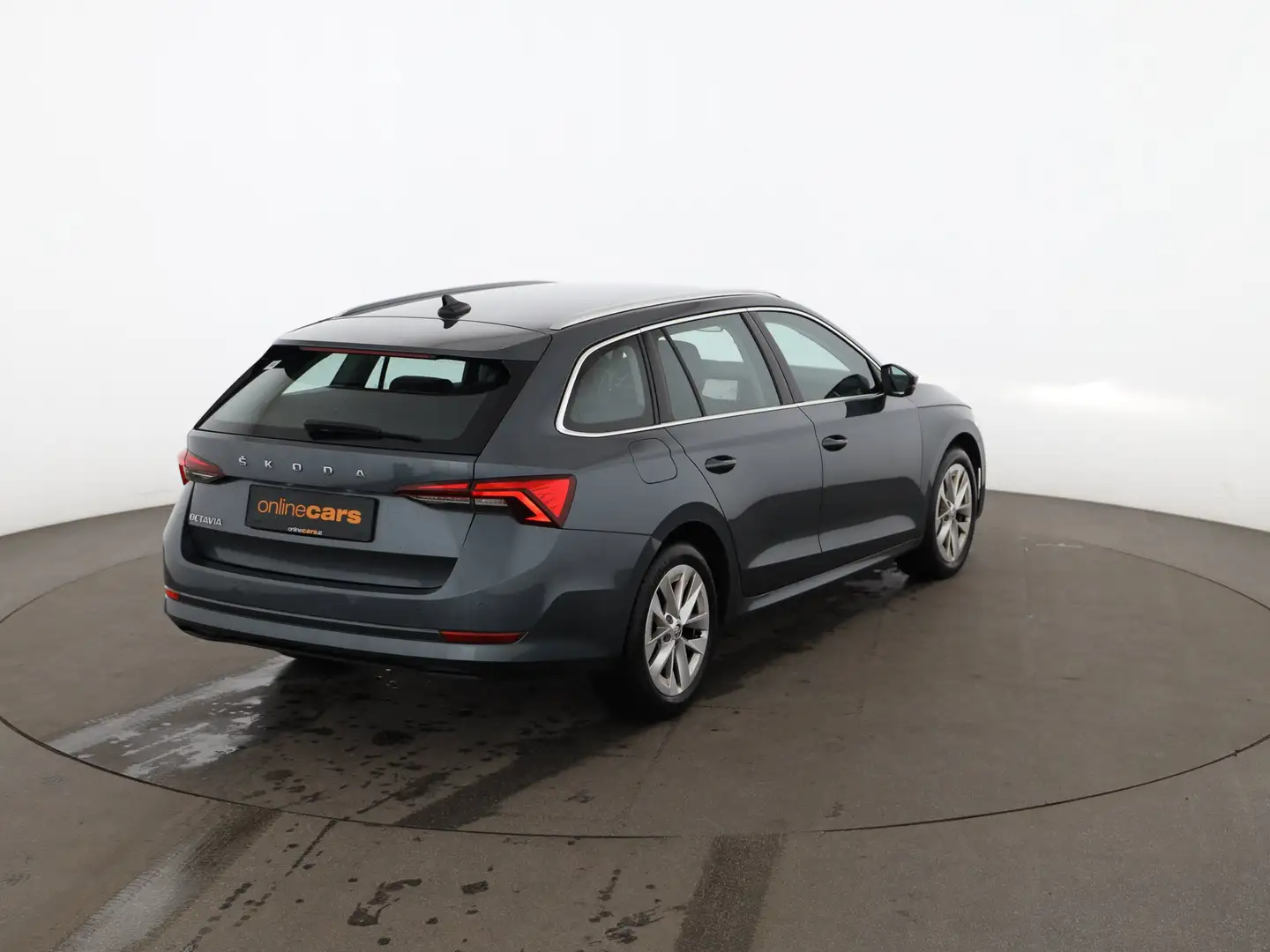 Skoda Octavia Combi 2.0 TDI Style Aut LED AHK LEDER NAV Grau - 2