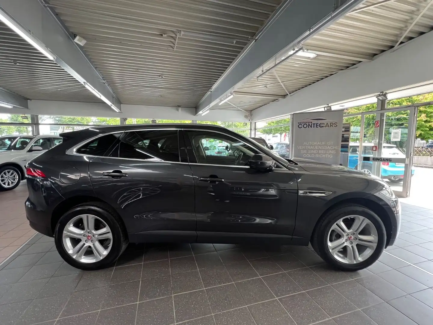Jaguar F-Pace 20d Portfolio AWD MEM+PARK+Incontrol2x Grau - 1