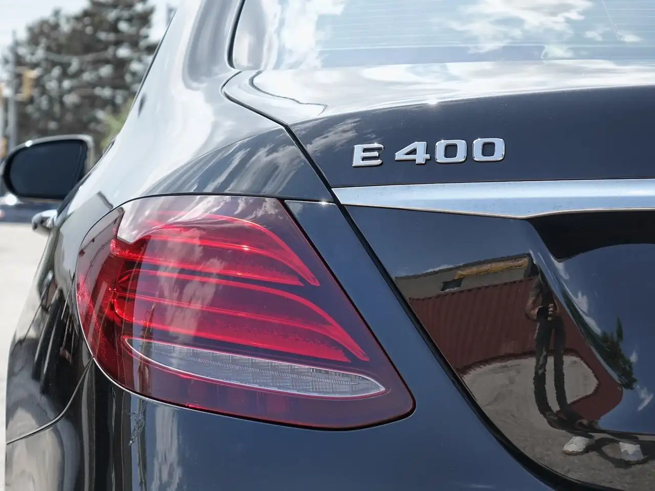 Mercedes-Benz E-Class снимка Mercedes-Benz E-Class