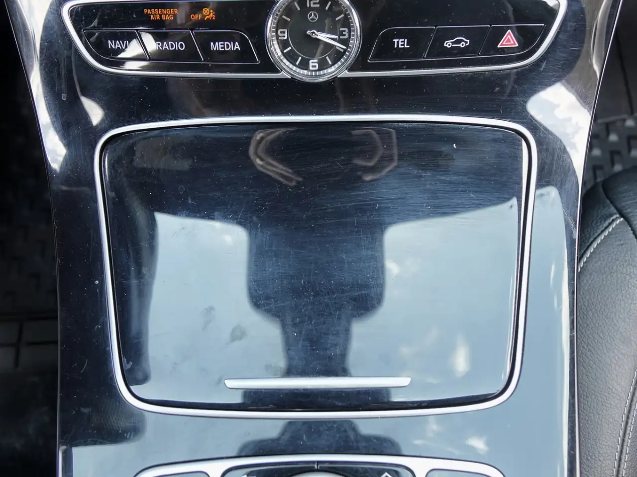 Mercedes-Benz E-Class снимка Mercedes-Benz E-Class