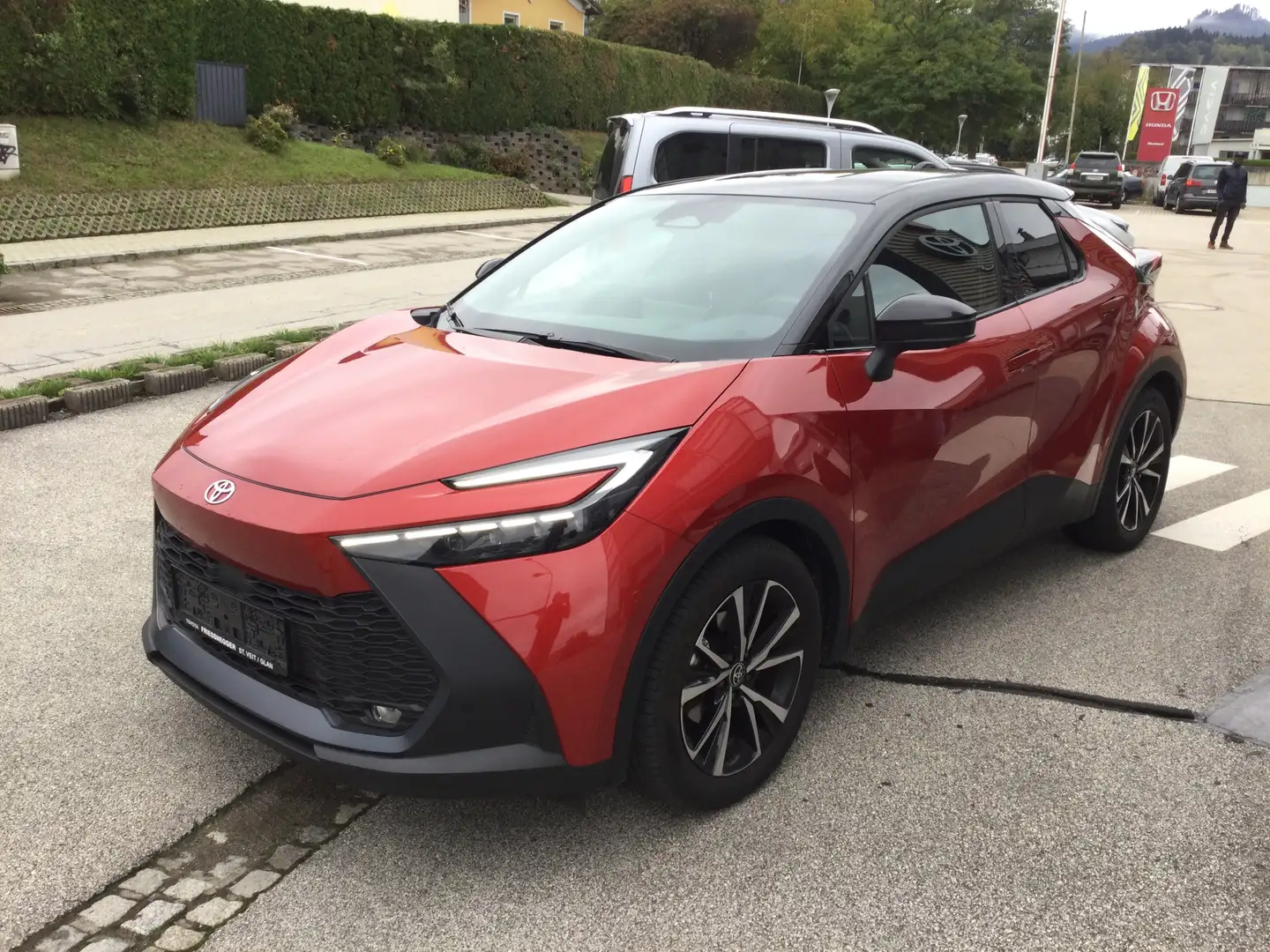 Toyota C-HR 1,8 Hybrid 4x2 Active Drive + Technik Paket Rot - 1