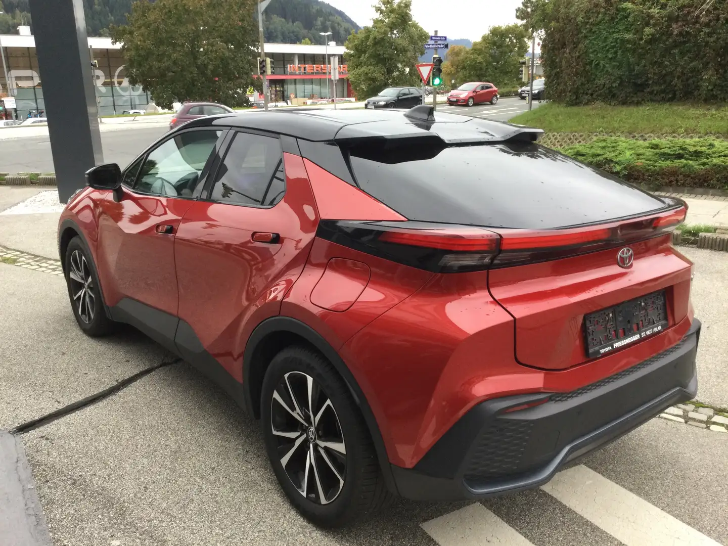 Toyota C-HR 1,8 Hybrid 4x2 Active Drive + Technik Paket Rot - 2