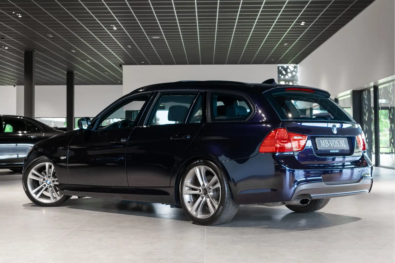 BMW 318 3-serie Touring 318i M Sport Edition Panorama|Shad Zwart - 2