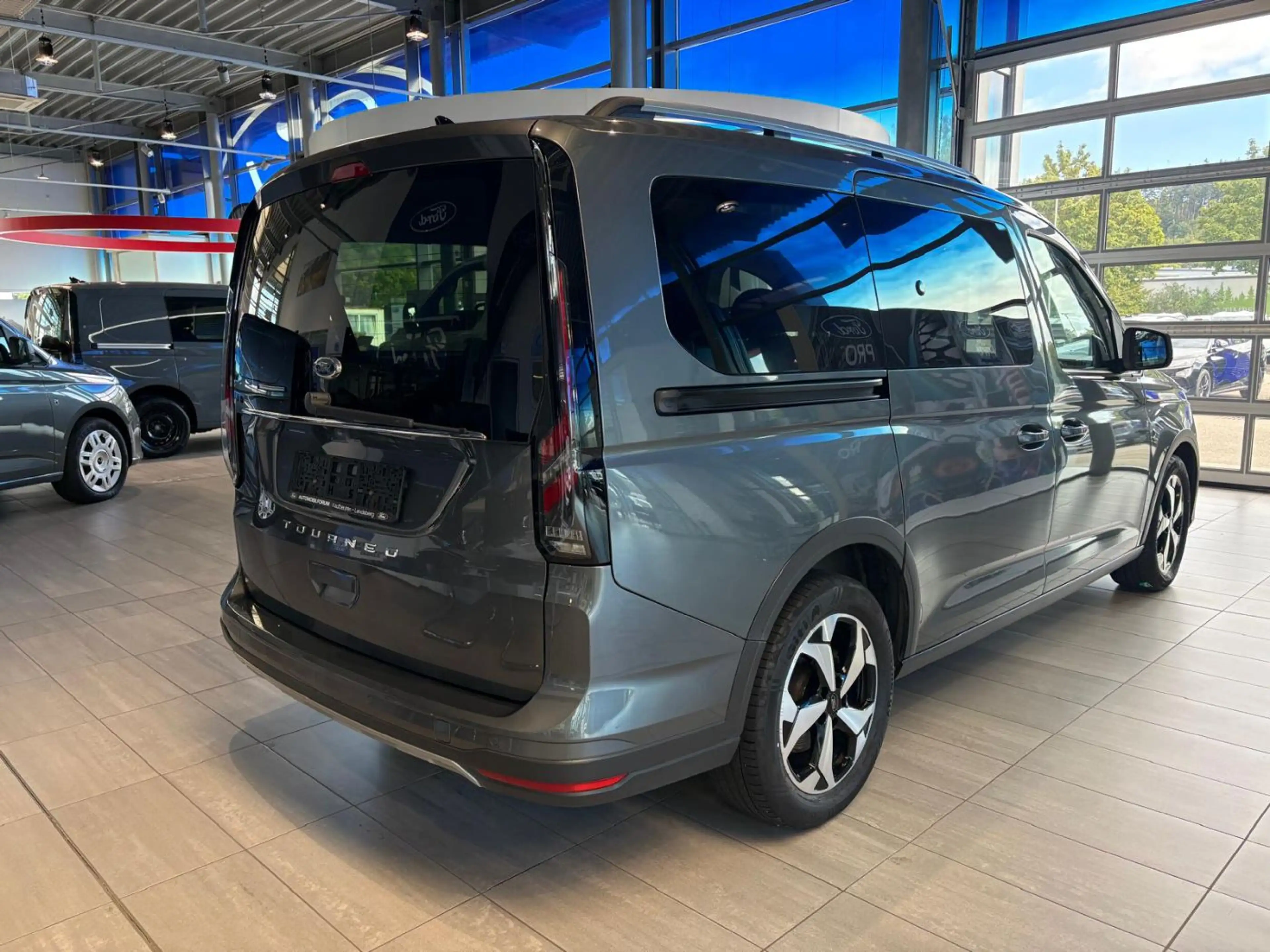 Ford Grand Tourneo Connect 2.0 Active LED PANO NAV KAM — photo 7
